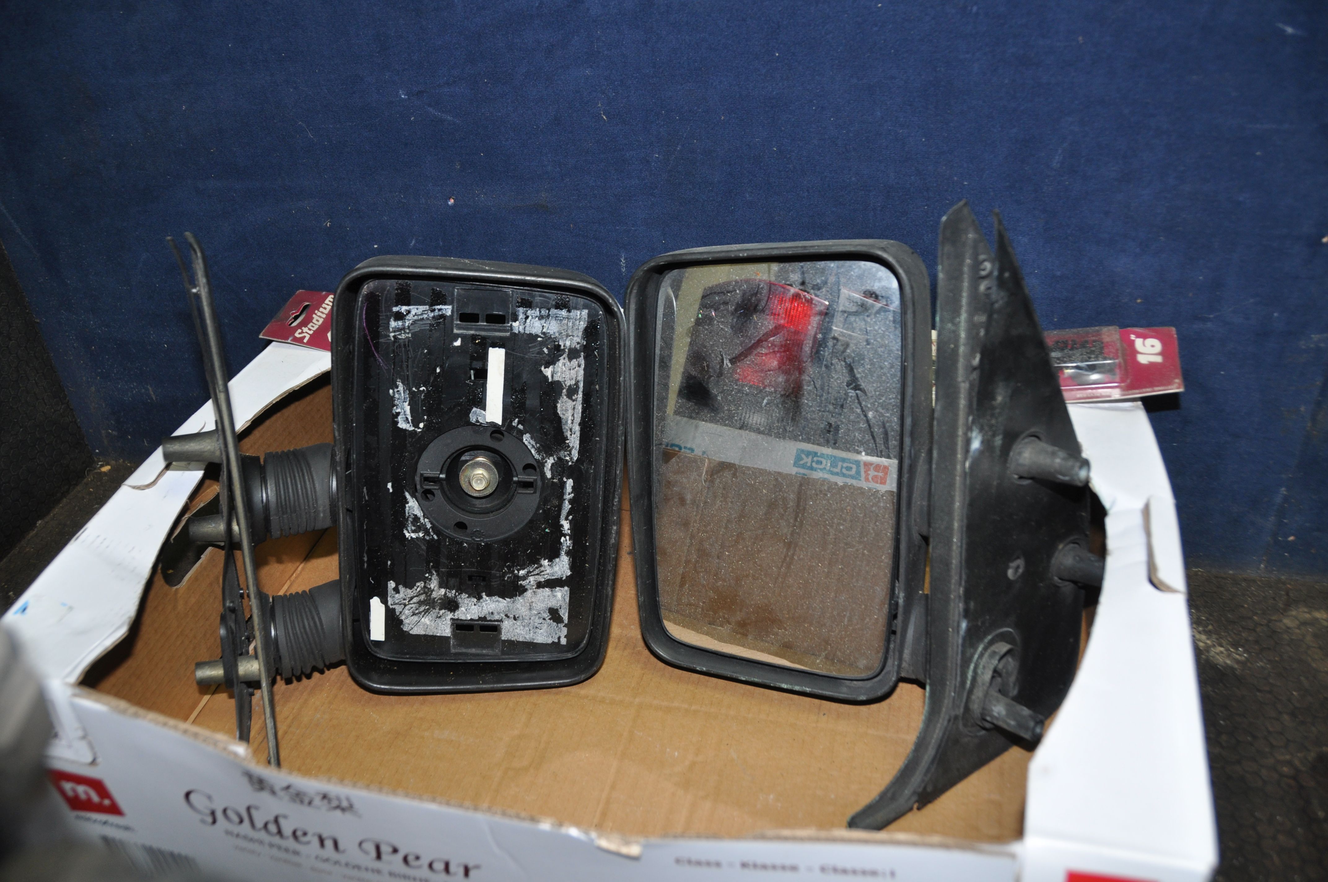 THREE BOXES CONTAINING VAN TAILLIGHTS AND WING MIRRORS including Renault Traffic taillight lenses - Image 10 of 14