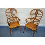 A PAIR OF GOOD QUALITY REPRODUCTION ELM SPLAT BACK WINDSOR ARMCHAIRS, with spindle supports,