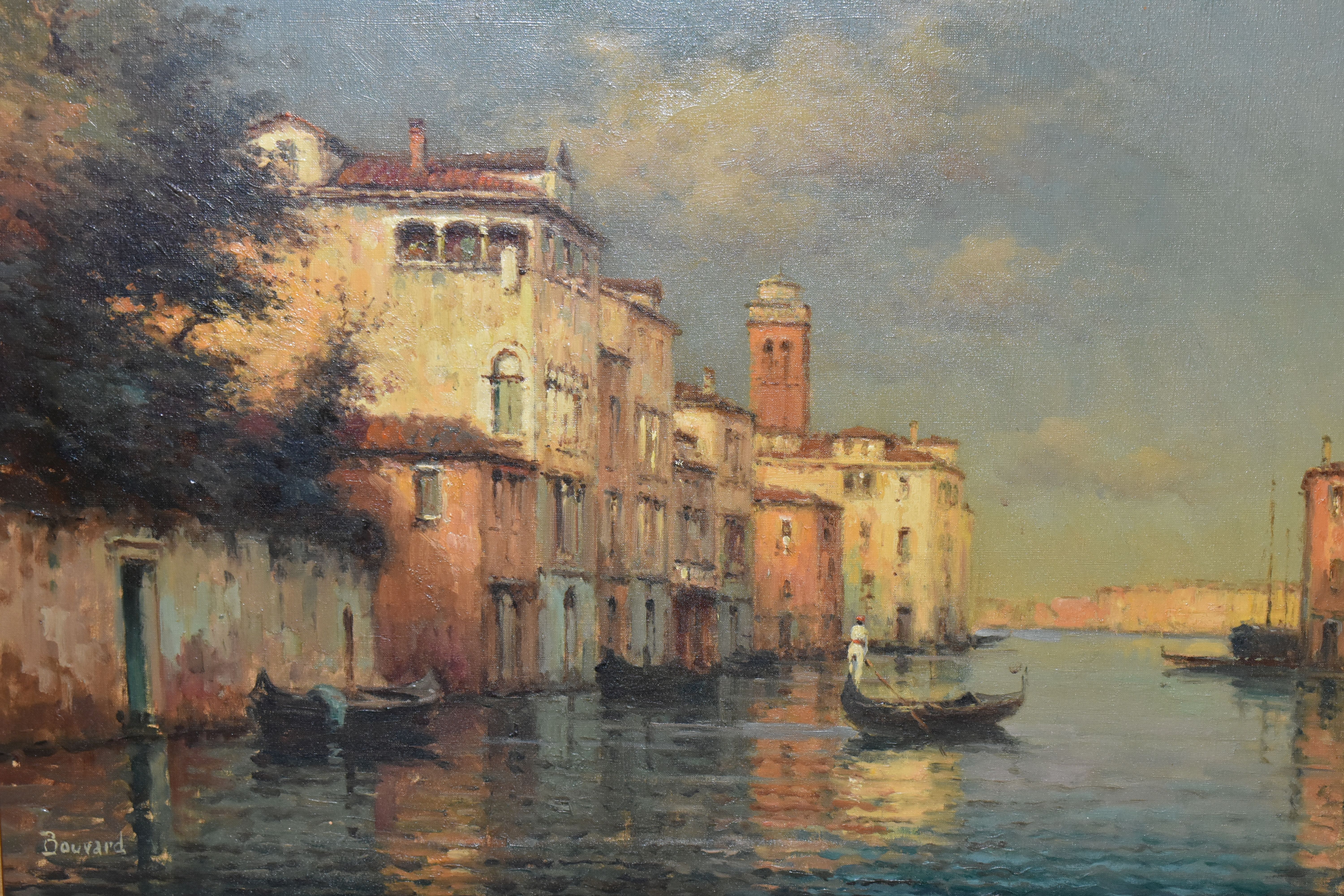 BOUVARD (20TH CENTURY) A VENETIAN CANAL SCENE, a lone gondolier steers his gondolier towards home at - Bild 2 aus 5