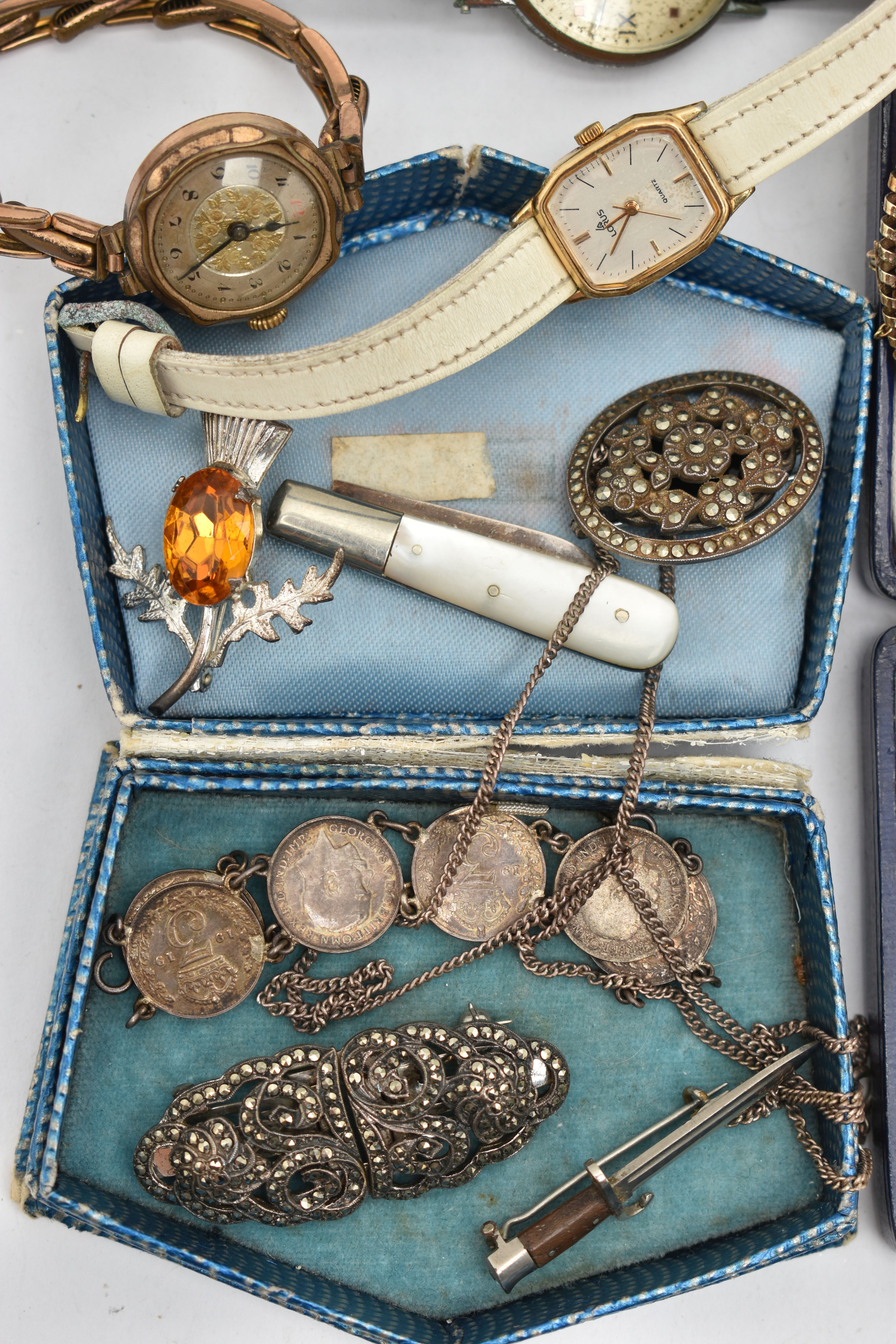 A BAG OF ASSORTED ITEMS, to include a gold plated, carved conch shell cameo brooch, a gents ' - Image 2 of 5