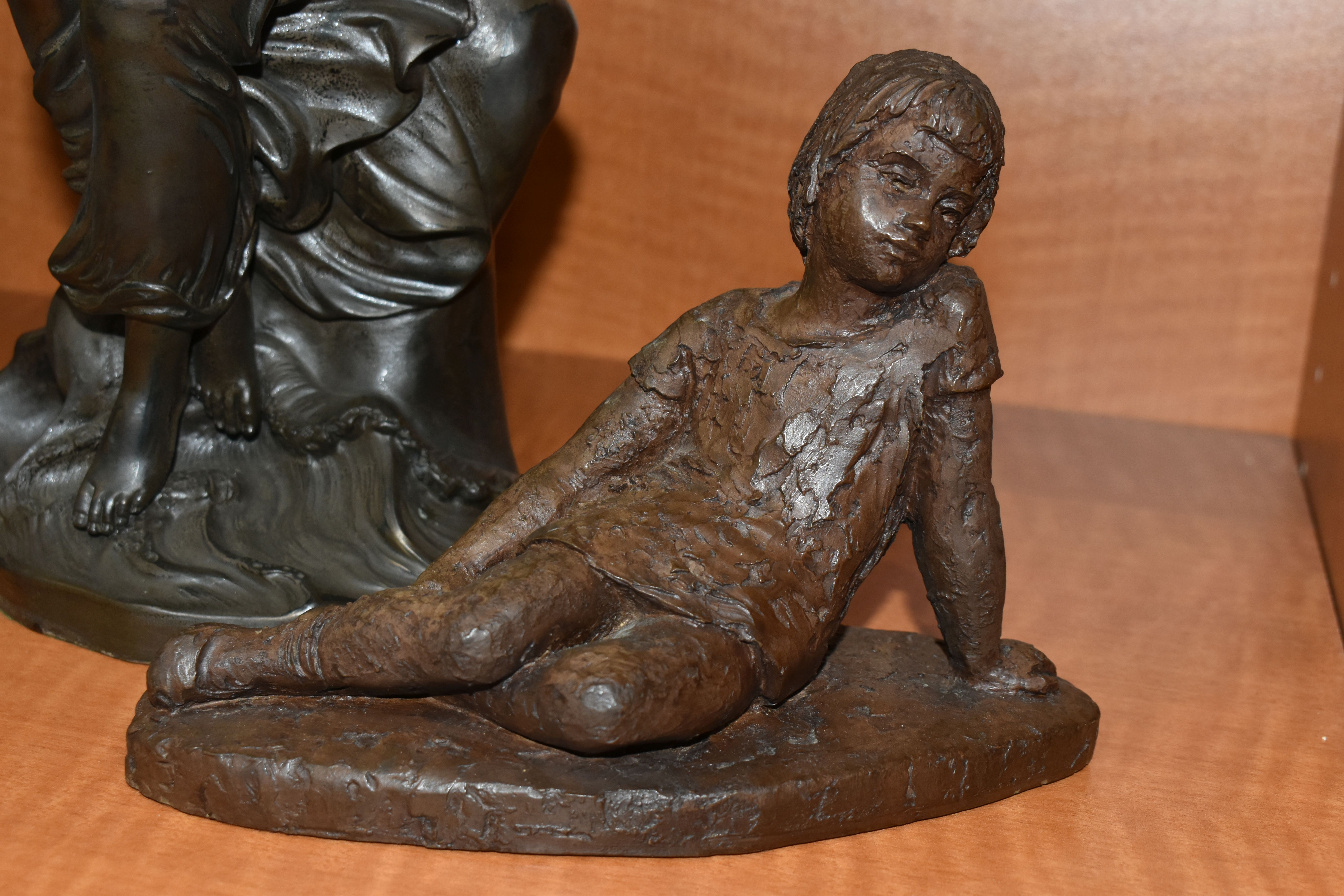A BRONZED RESIN MODEL OF A SCANTILY CLAD SEATED CLASSICAL FEMALE AND TWO KARIN JONZEN BRONZED - Bild 5 aus 15