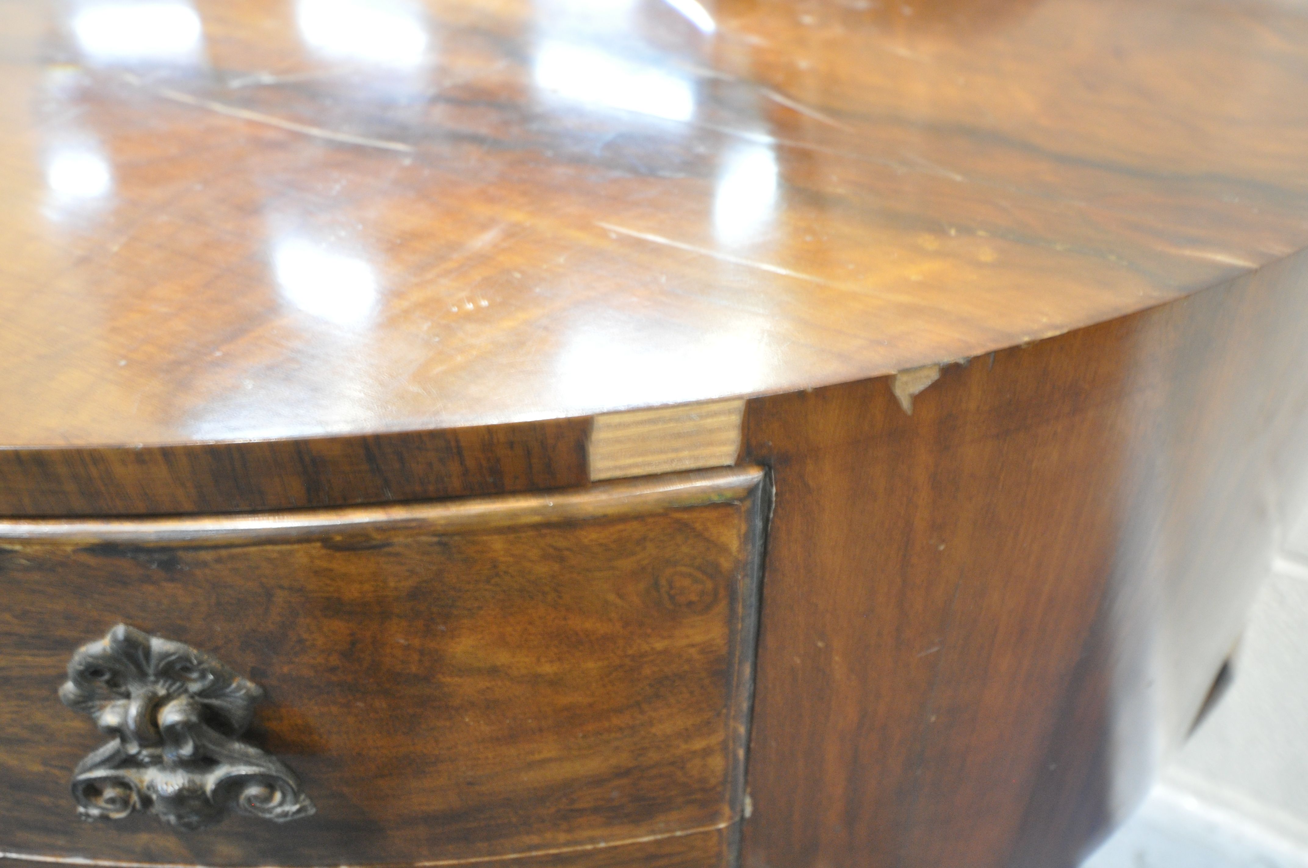 AN EARLY 20TH CENTURY MAHOGANY DEMI-LUNE DRESSING TABLE, with triple dressing mirror, fitted with - Image 4 of 5