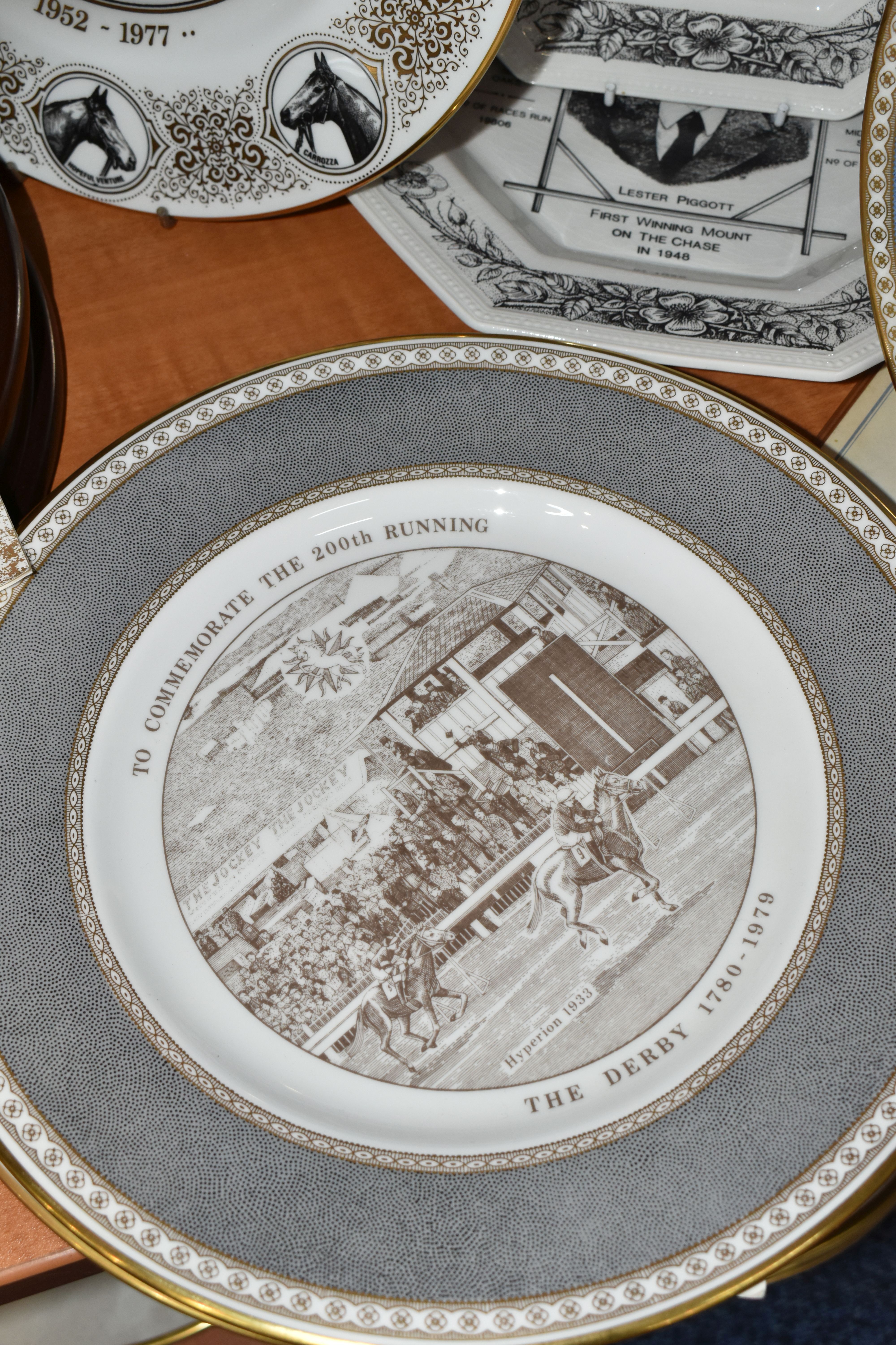 A COLLECTION OF ELEVEN EQUESTRIAN THEMED COLLECTORS PLATES, including a set of six Caverswall - Image 4 of 6