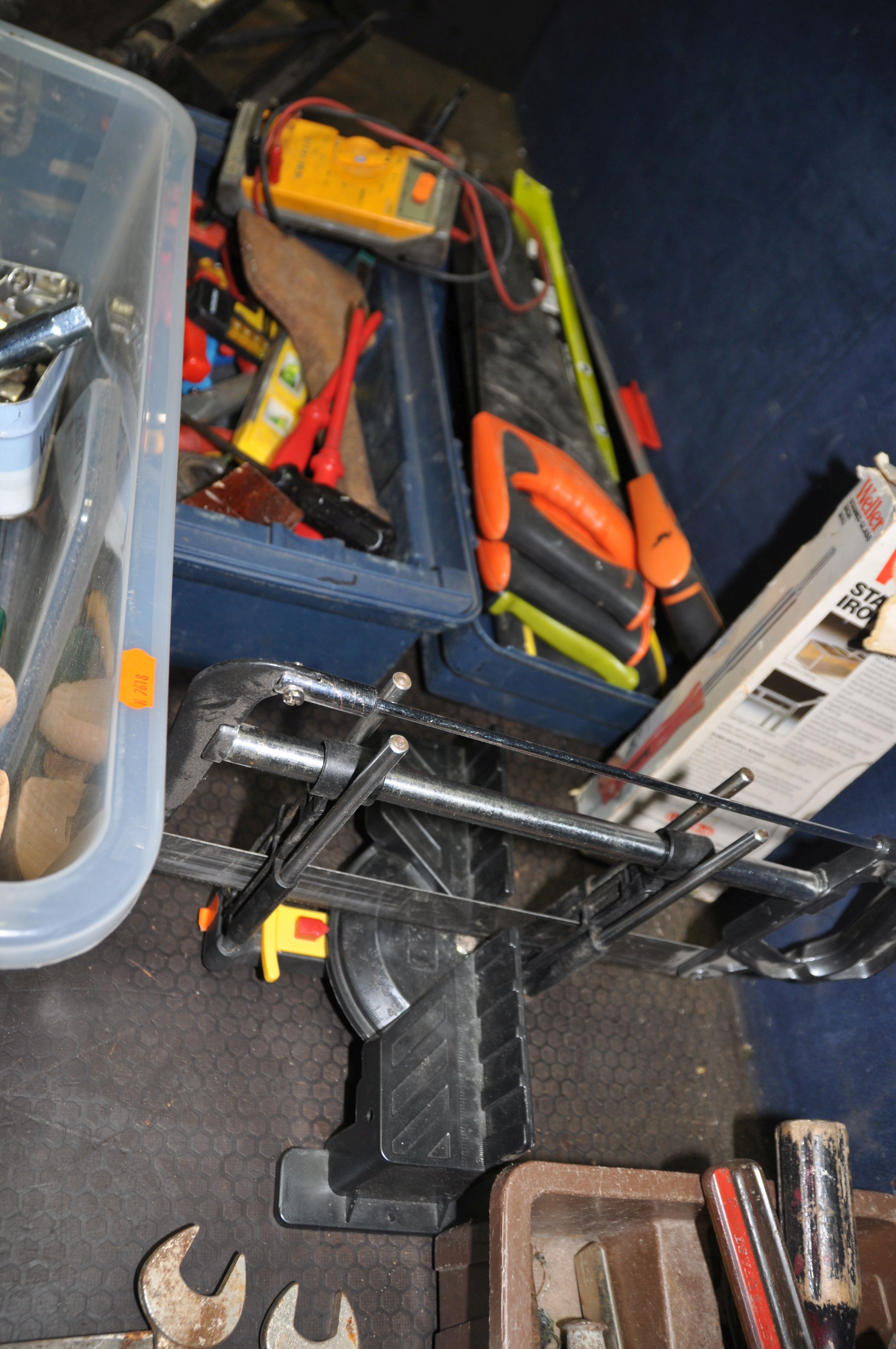 A PLASTIC BOX, A TOOLBOX AND A TRAY CONTAINING HAND TOOLS including an Acorn No 4 1/2 plane, a Moore - Image 6 of 8