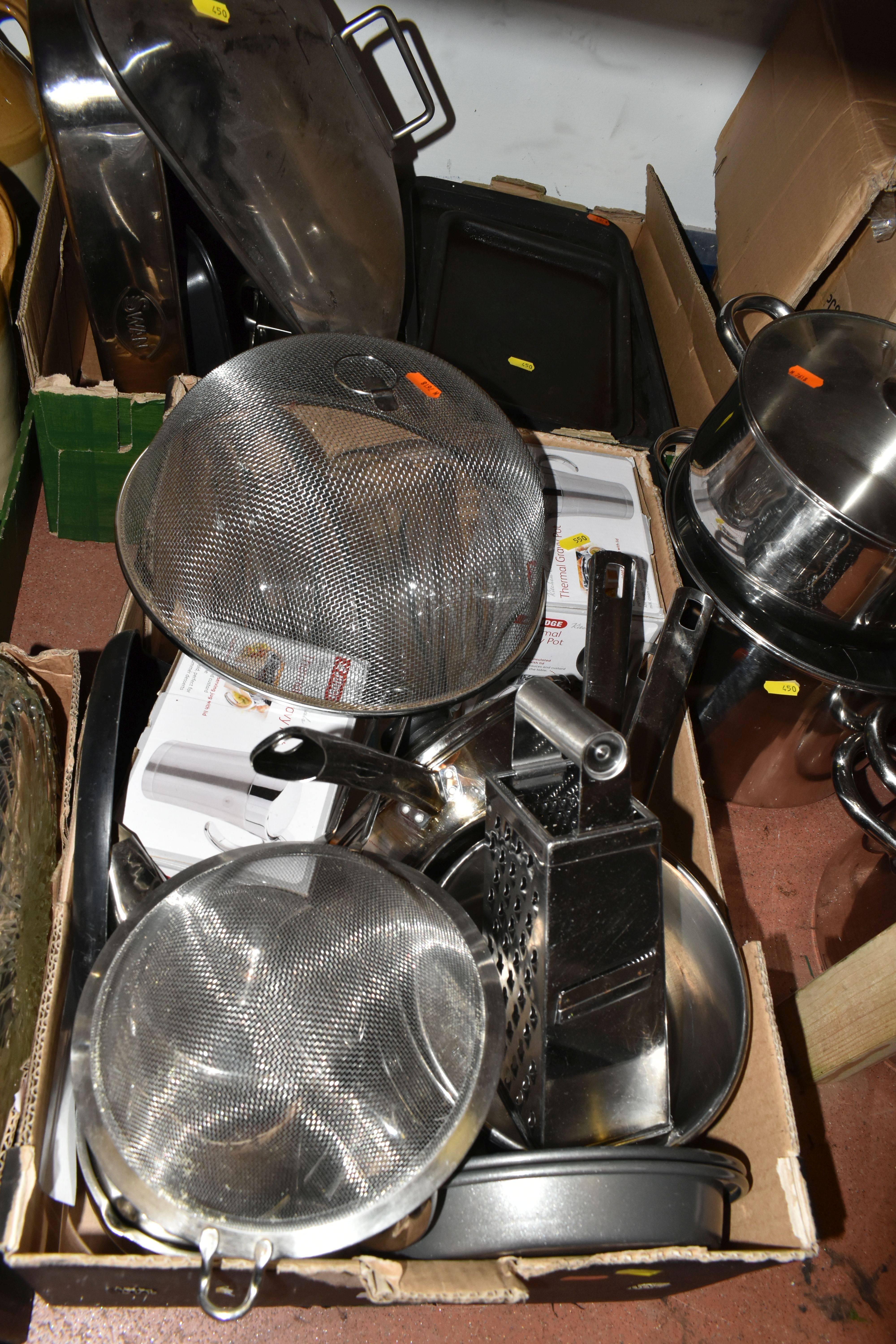 A LARGE QUANTITY OF STAINLESS STEEL KITCHENWARE AND ELECTRICAL APPLIANCES to include pots of various - Image 2 of 5