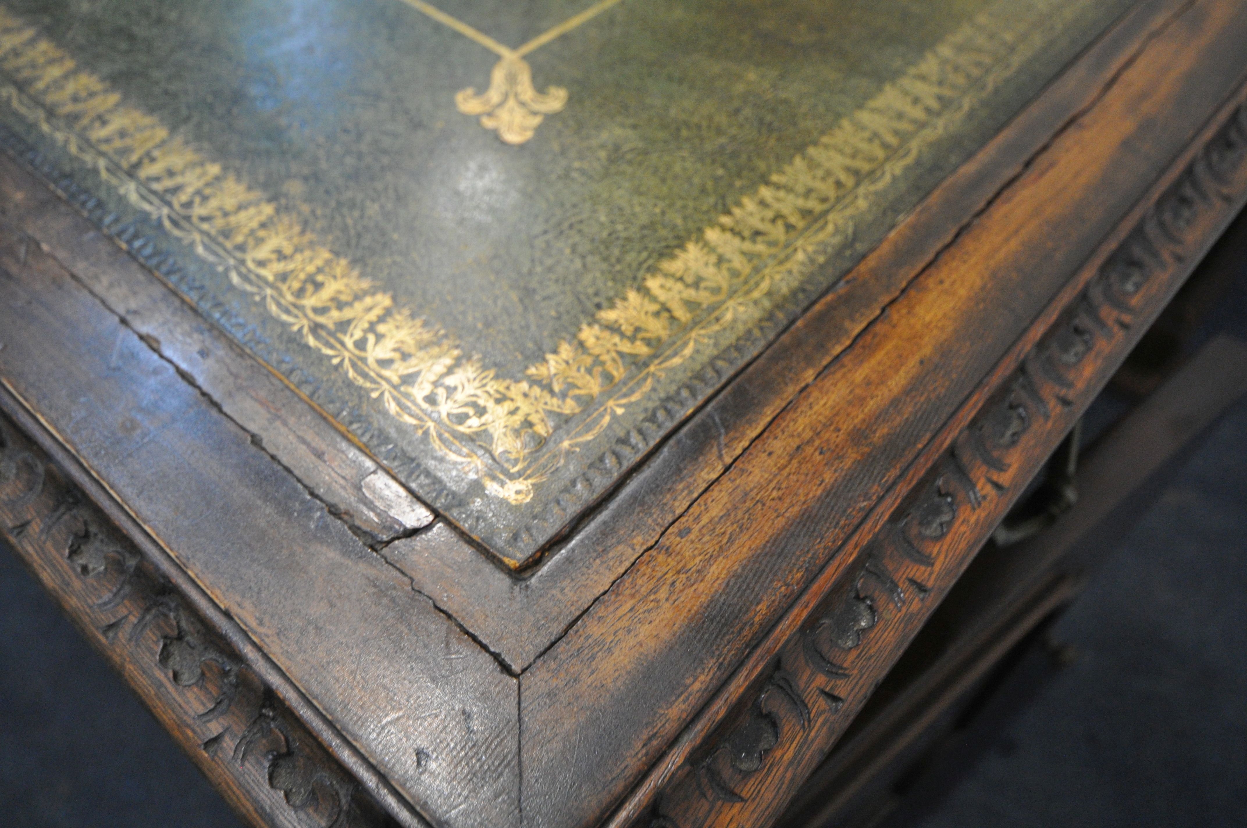 A REPRODUCTION GEORGIAN STYLE MAHOGANY PARTNERS DESK, with a green and tooled gilt leather writing - Image 12 of 12