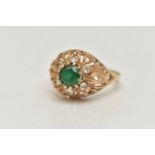 A 9CT GOLD GEM SET RING, the central circular gem possibly a soude emerald, with circular colourless
