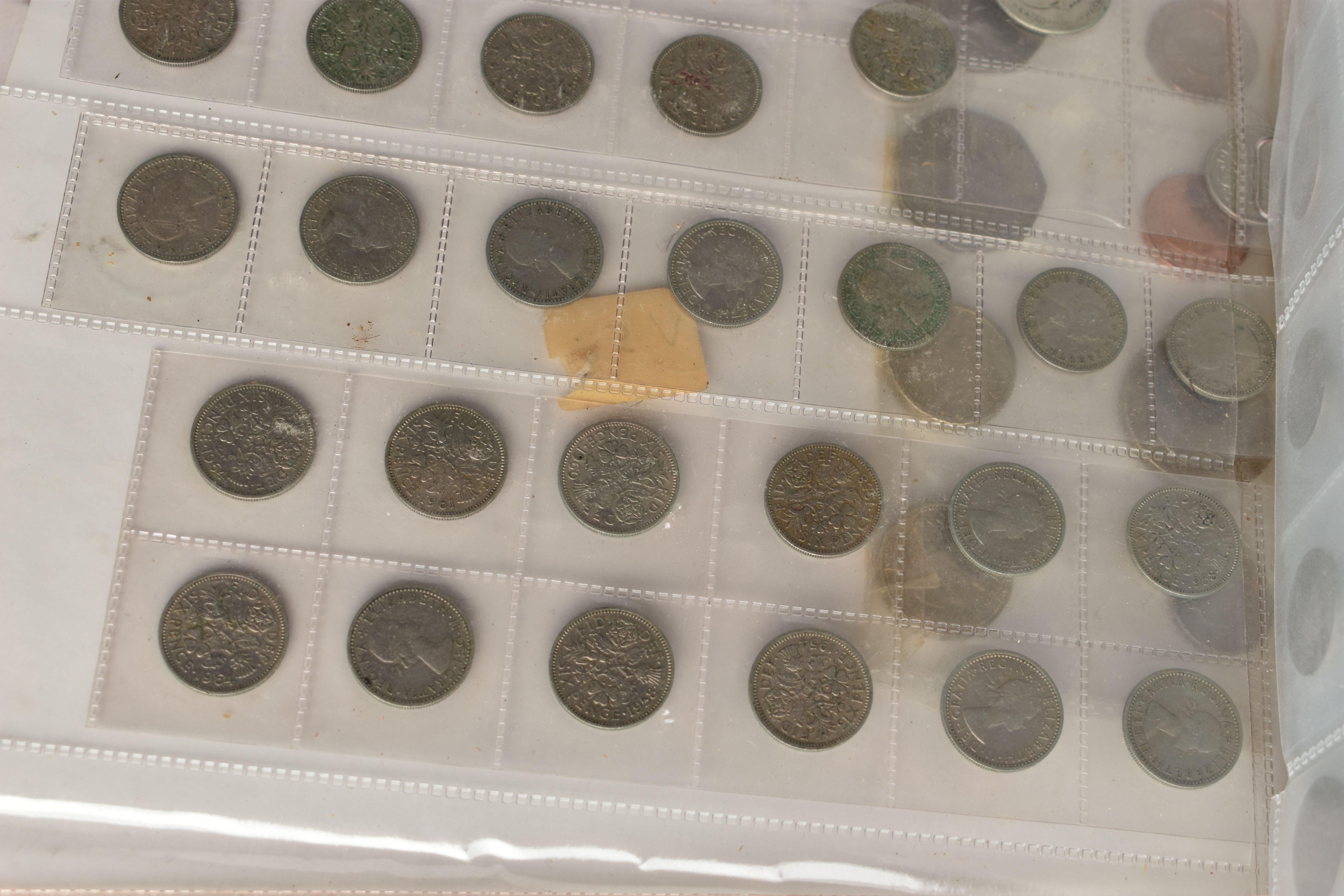 A PLASTIC STORAGE TUB CONTAINING COINS AND BANKNOTES, to include an album of 'The History Of World - Image 12 of 12