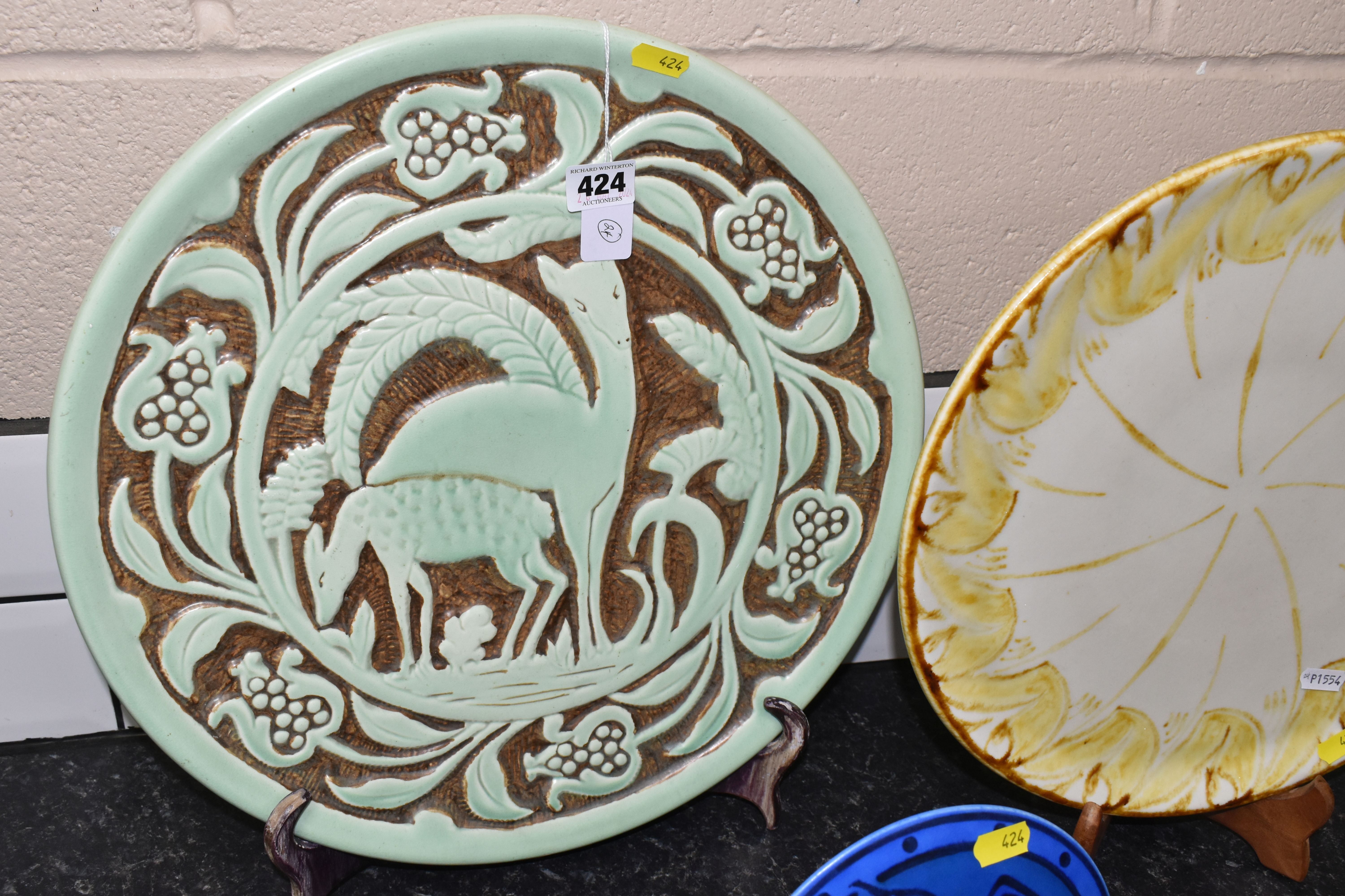 A COLLECTION OF CERAMIC ORNAMENTS including a 'Burleigh' green plate featuring a deer and fawn - Image 4 of 7