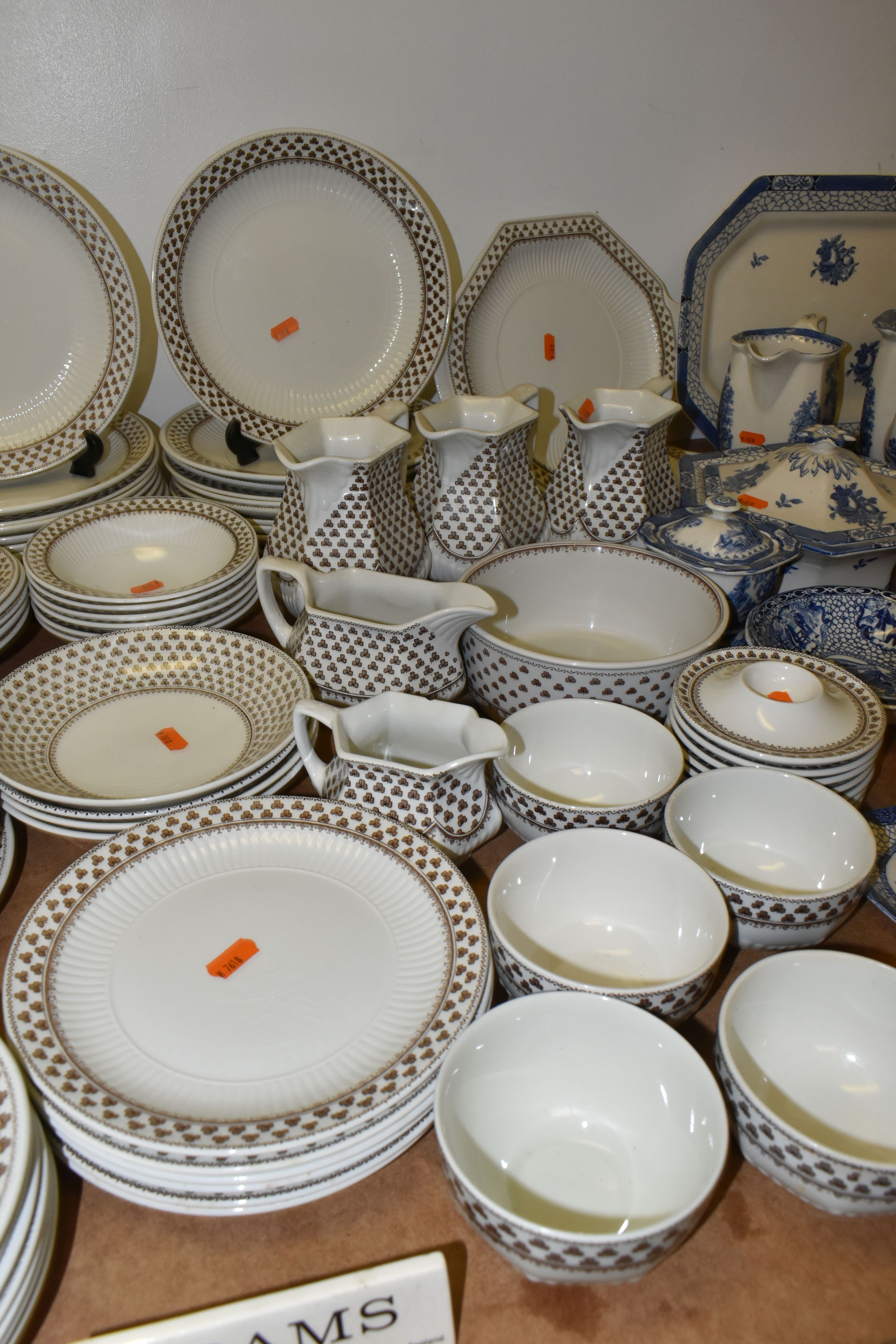 A LARGE QUANTITY OF 'ADAMS' IRONSTONE IN TRADITIONAL BLUE AND WHITE ORIENTAL DESIGNS AND A DINNER - Image 4 of 8