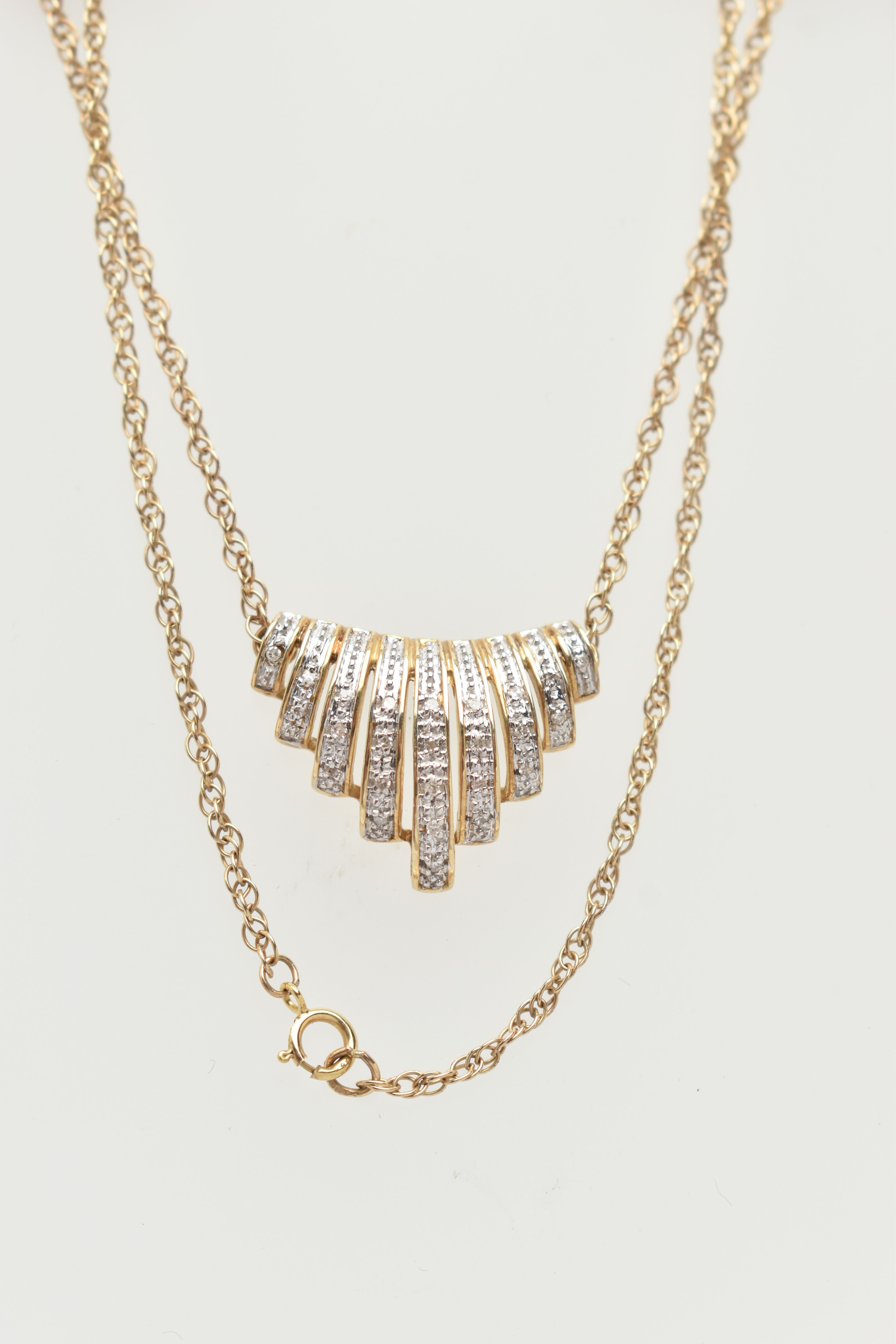A 9CT GOLD DIAMOND NECKLACE, designed as a central panel of graduated lines set with single cut - Bild 2 aus 5