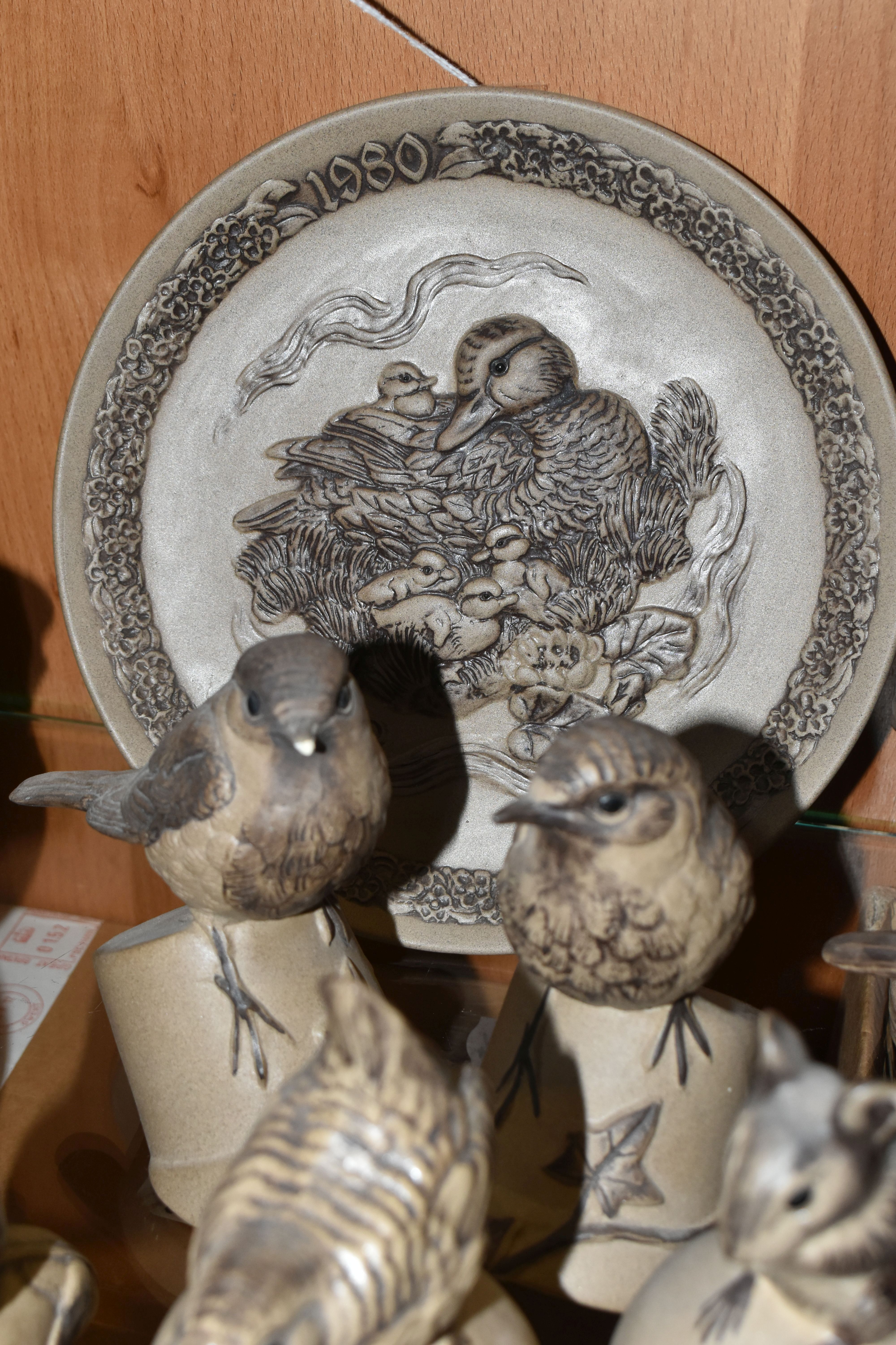 A COLLECTION OF POOLE POTTERY STONEWARE BIRDS AND ANIMALS, to include figures of owls, wrens, - Image 6 of 9