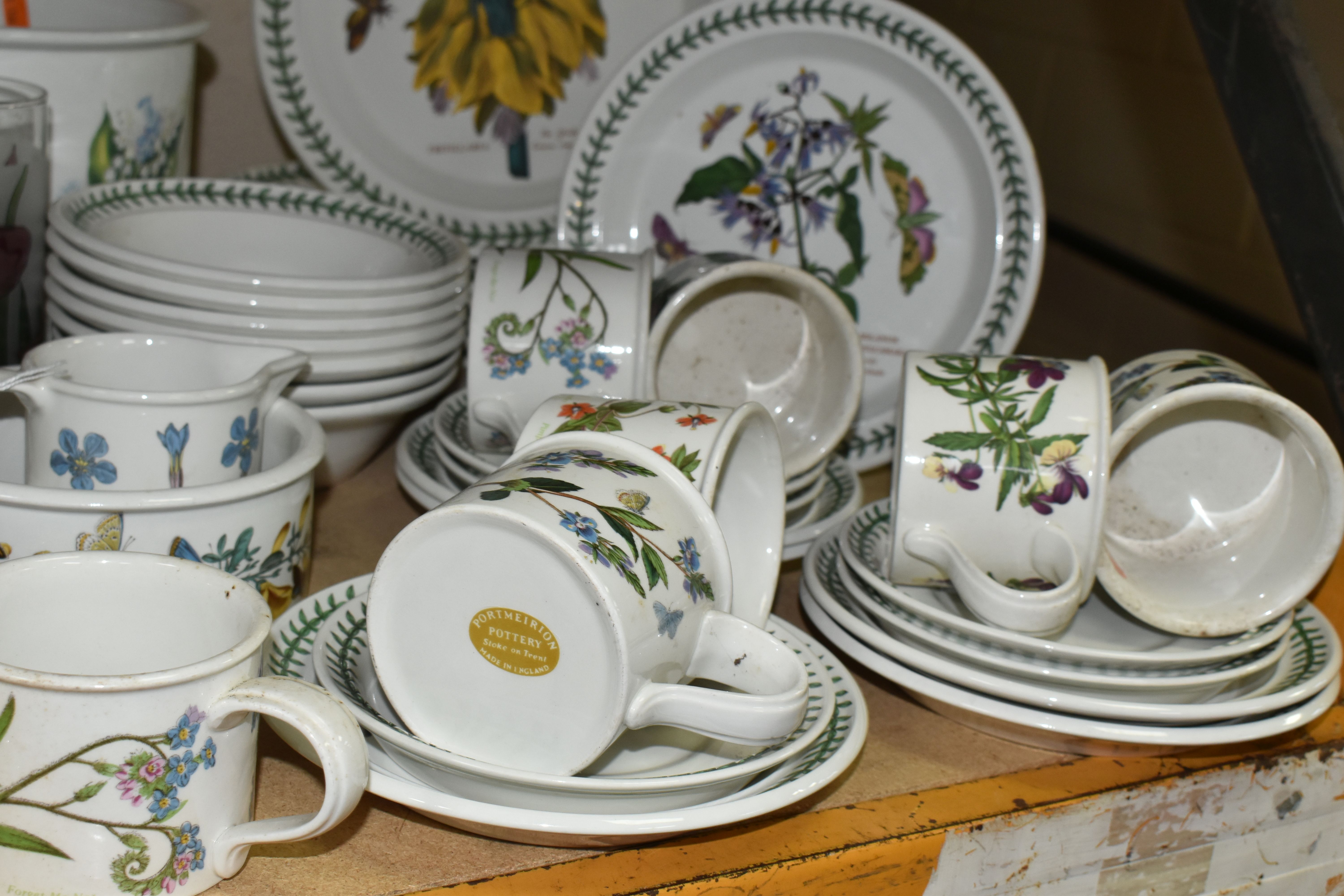 A GROUP OF PORTMEIRION DINNER WARES, comprising six Variations canisters, forty six pieces of - Image 4 of 8