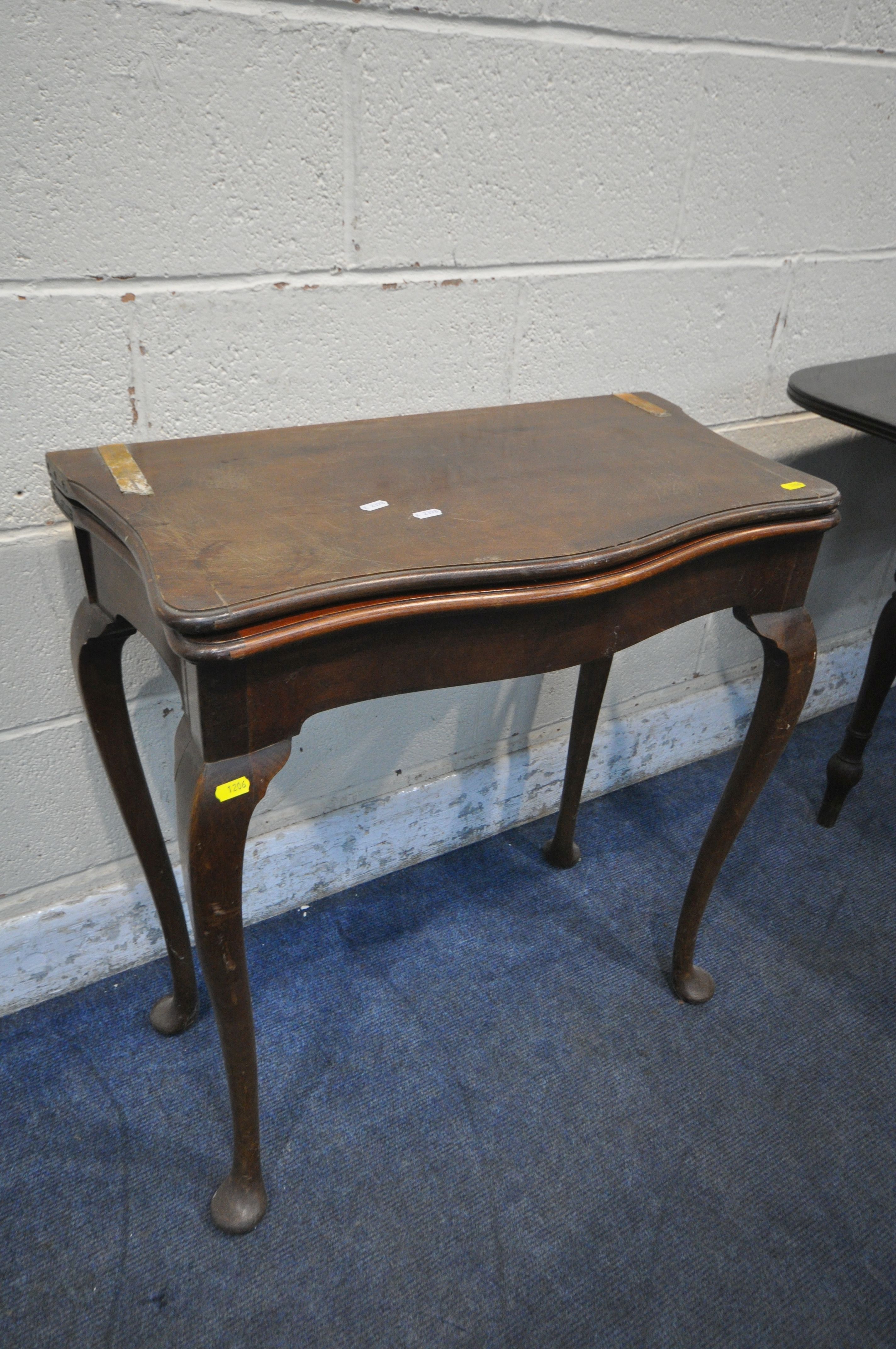 A GEORGIAN MAHOGANY FOLD OVER TEA TABLE, single frieze drawer, on turned legs, width 100cm x depth - Image 4 of 5