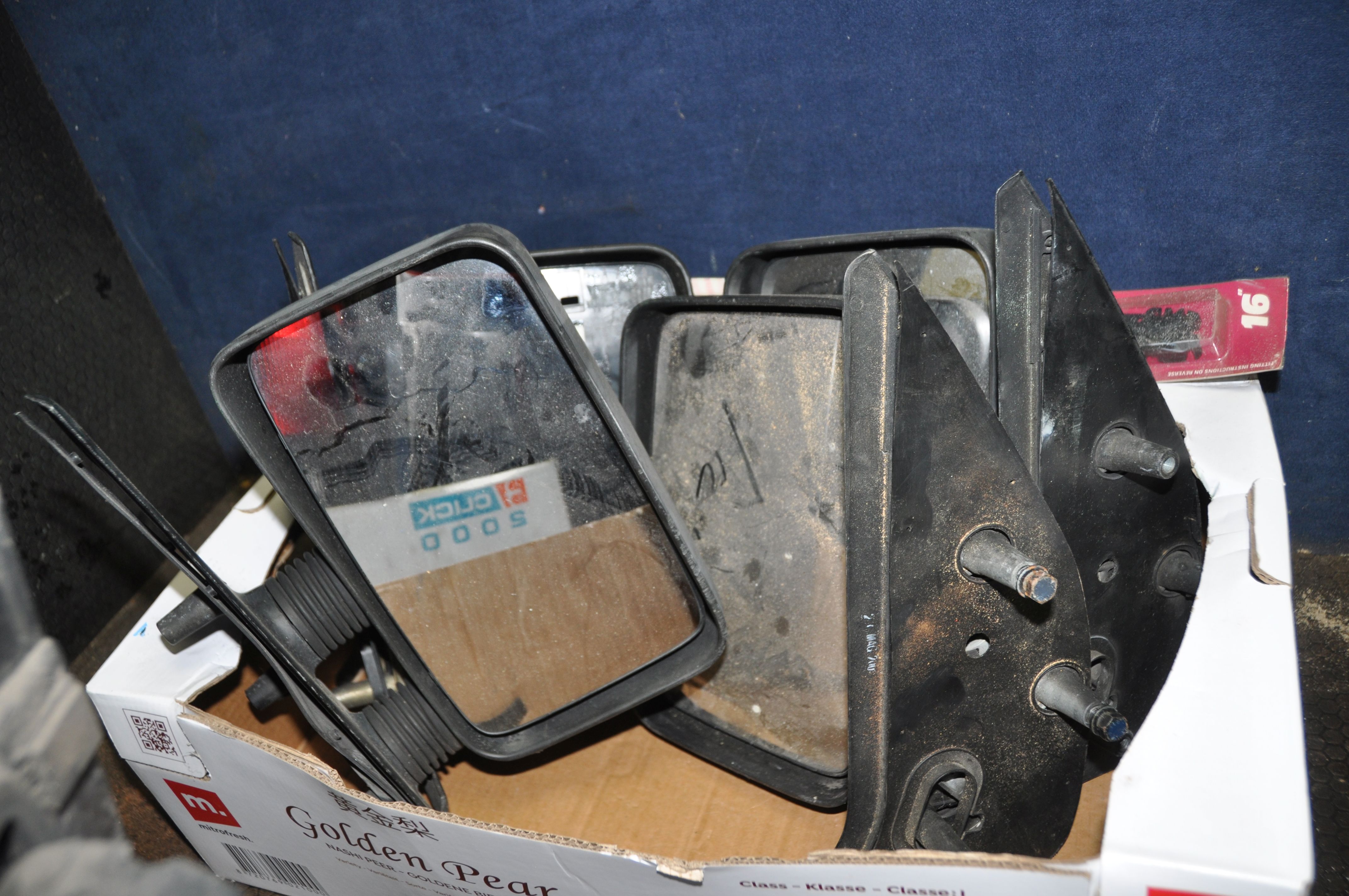 THREE BOXES CONTAINING VAN TAILLIGHTS AND WING MIRRORS including Renault Traffic taillight lenses - Image 11 of 14