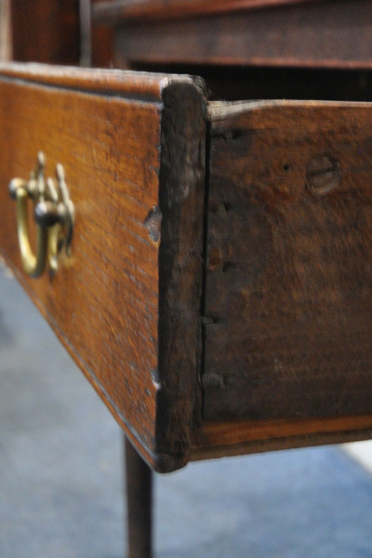 A GEORGIAN OAK SIDE TABLE, with a single frieze drawer, width 102cm x depth 54cm x height 73cm ( - Image 4 of 5