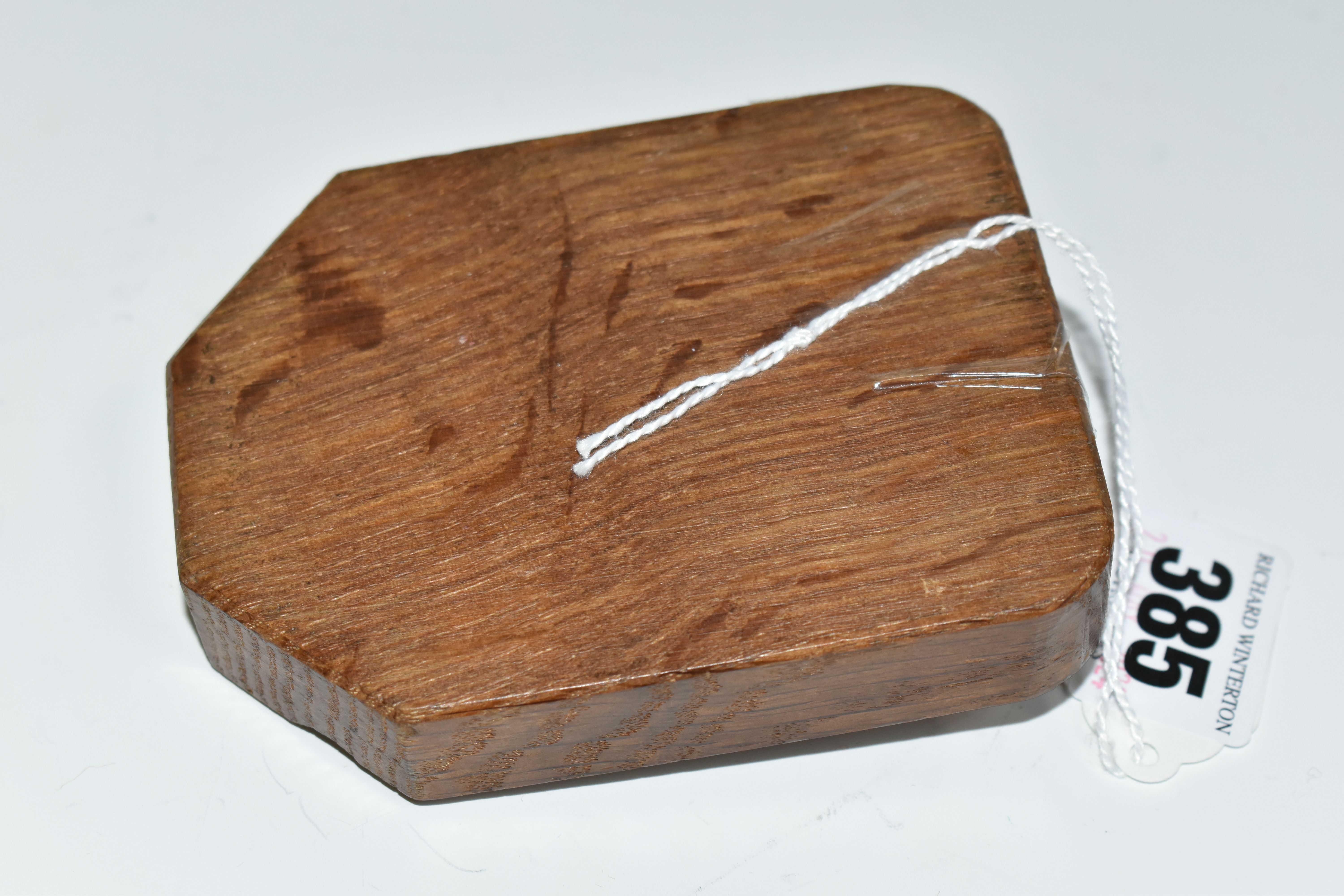 A ROBERT THOMPSON OF KILBURN 'MOUSEMAN' OAK ASHTRAY, carved with signature mouse, length 10cm x - Bild 4 aus 4