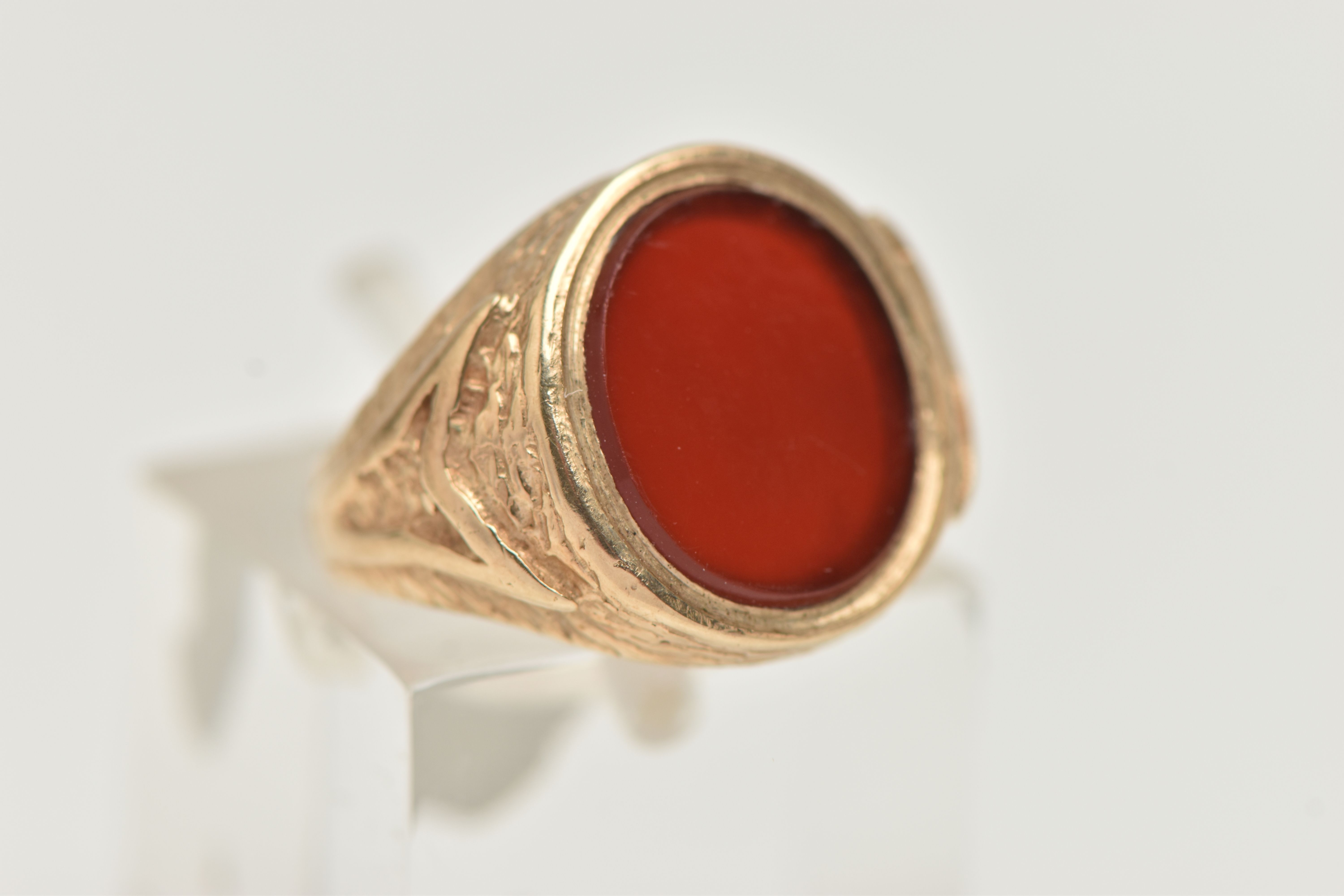 A 9CT GOLD SIGNET RING, designed as an oval carnelian panel within a tapered ring mount with - Image 4 of 4