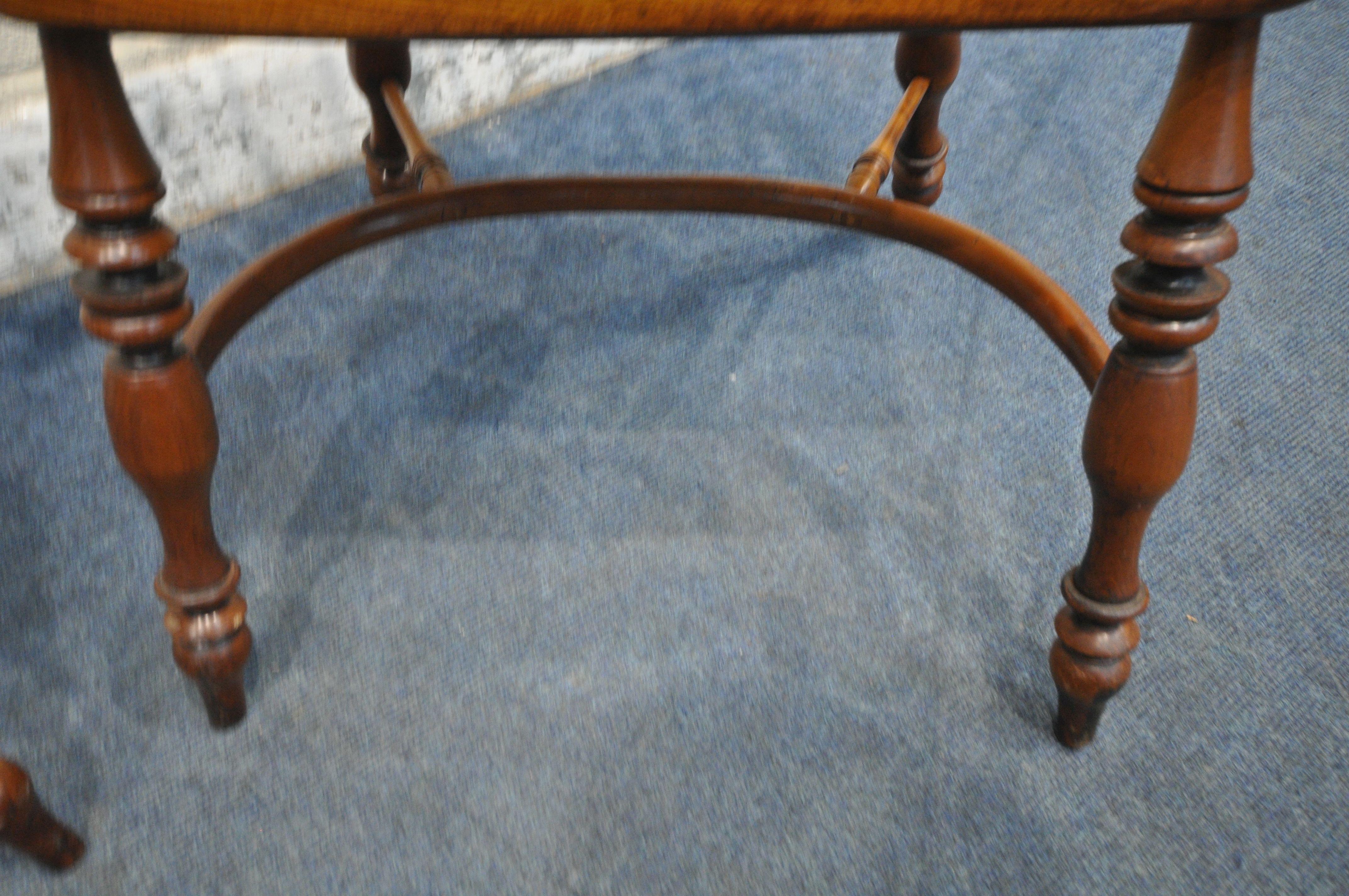 A PAIR OF GOOD QUALITY REPRODUCTION ELM SPLAT BACK WINDSOR ARMCHAIRS, with spindle supports, - Image 5 of 5