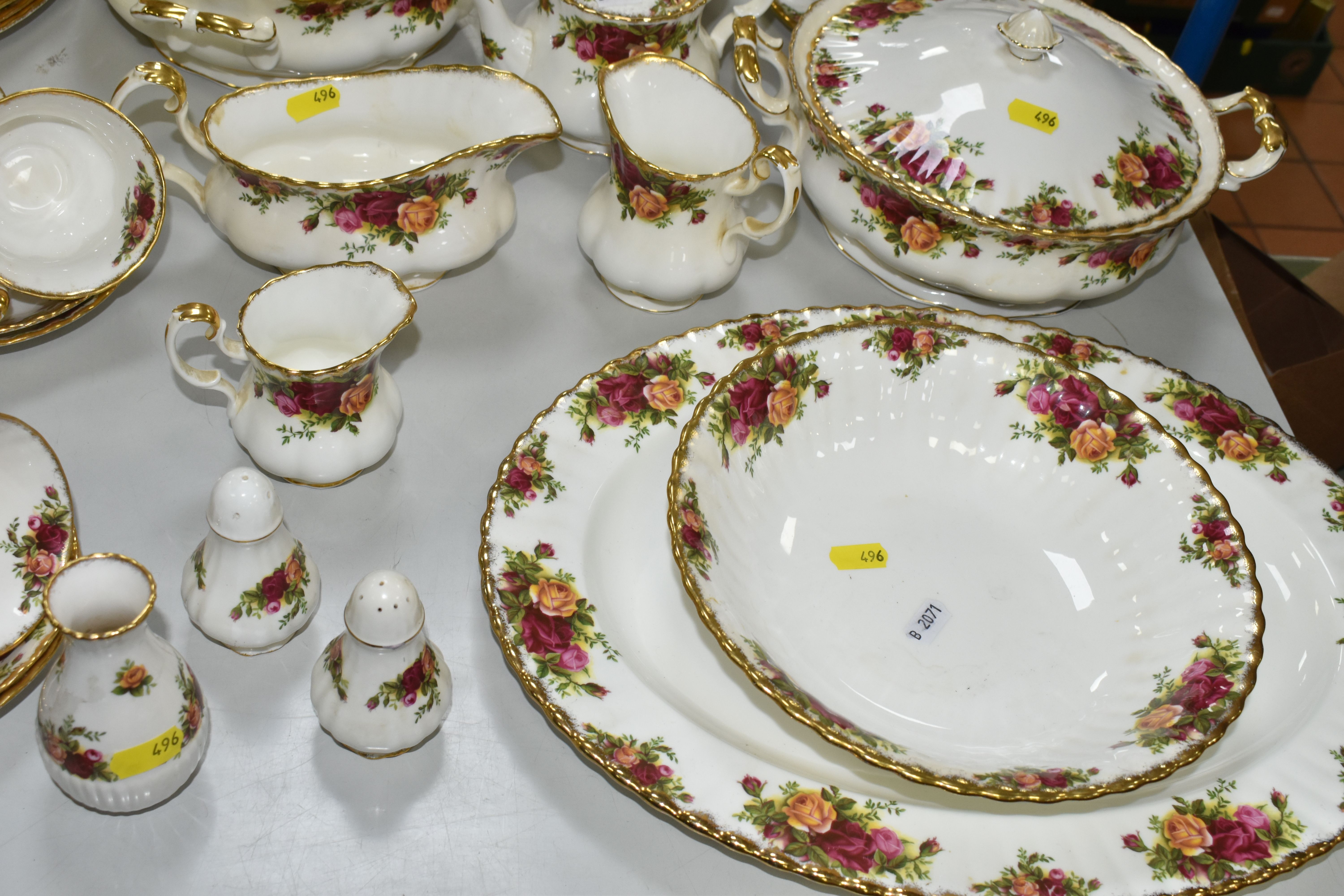 A FORTY NINE PIECE ROYAL ALBERT 'OLD COUNTRY ROSES' PART DINNER SERVICE, comprising two covered - Image 4 of 4