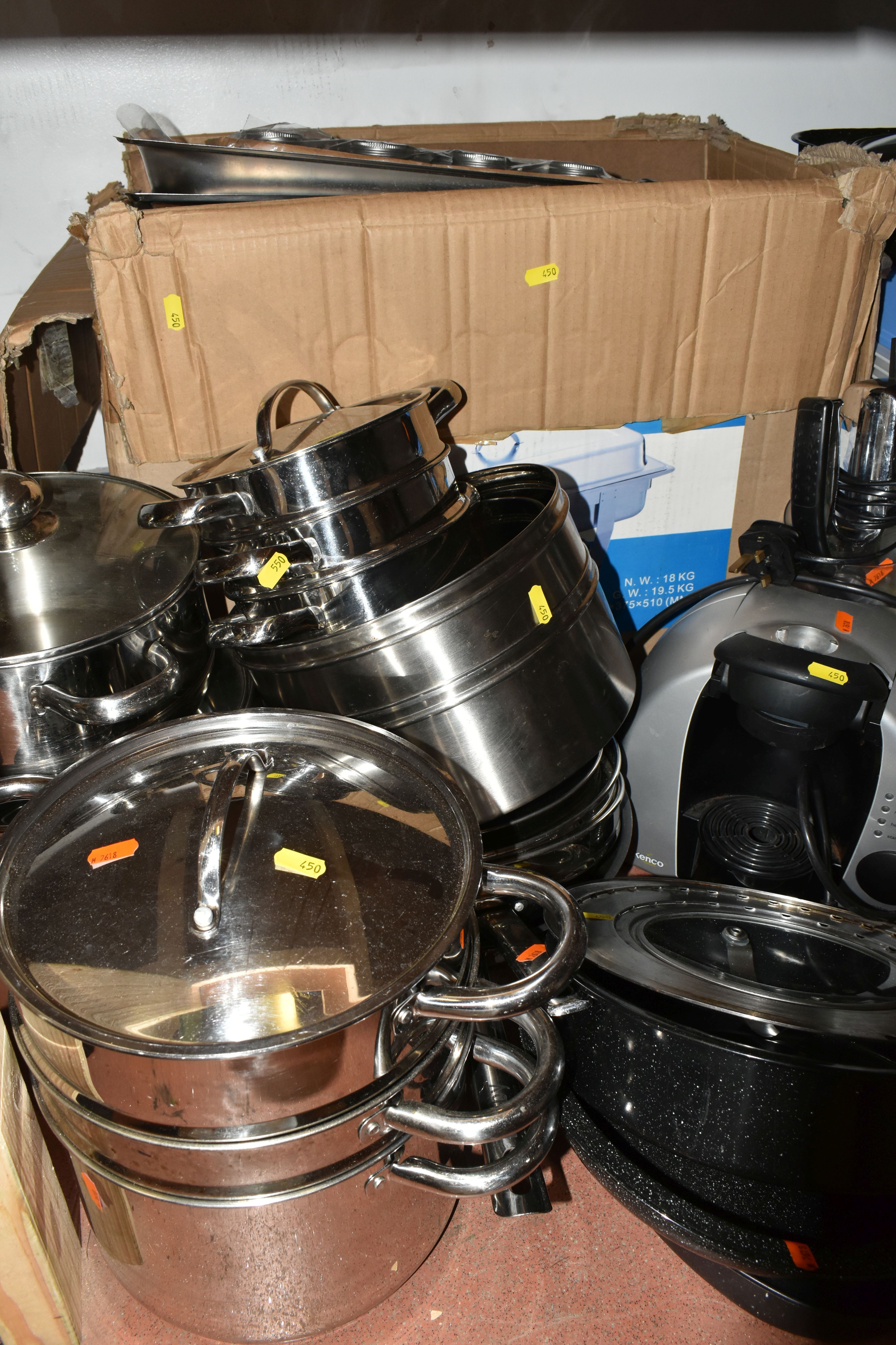 A LARGE QUANTITY OF STAINLESS STEEL KITCHENWARE AND ELECTRICAL APPLIANCES to include pots of various - Image 5 of 5