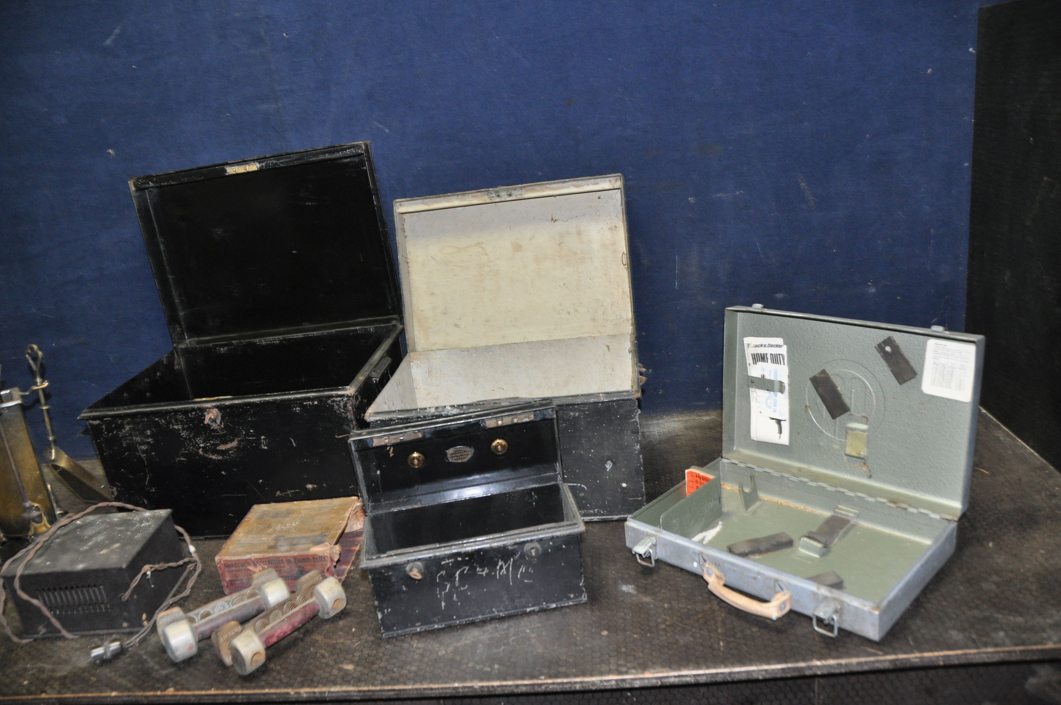 A COLLECTION OF VINTAGE COLLECTABLES including three deed boxes (two with keys) the largest being - Image 2 of 2