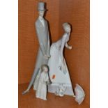 A LLADRO PORCELAIN FIGURE GROUP 'COUPLE WITH PARASOL', NO.4563, modelled with a dog at their feet,