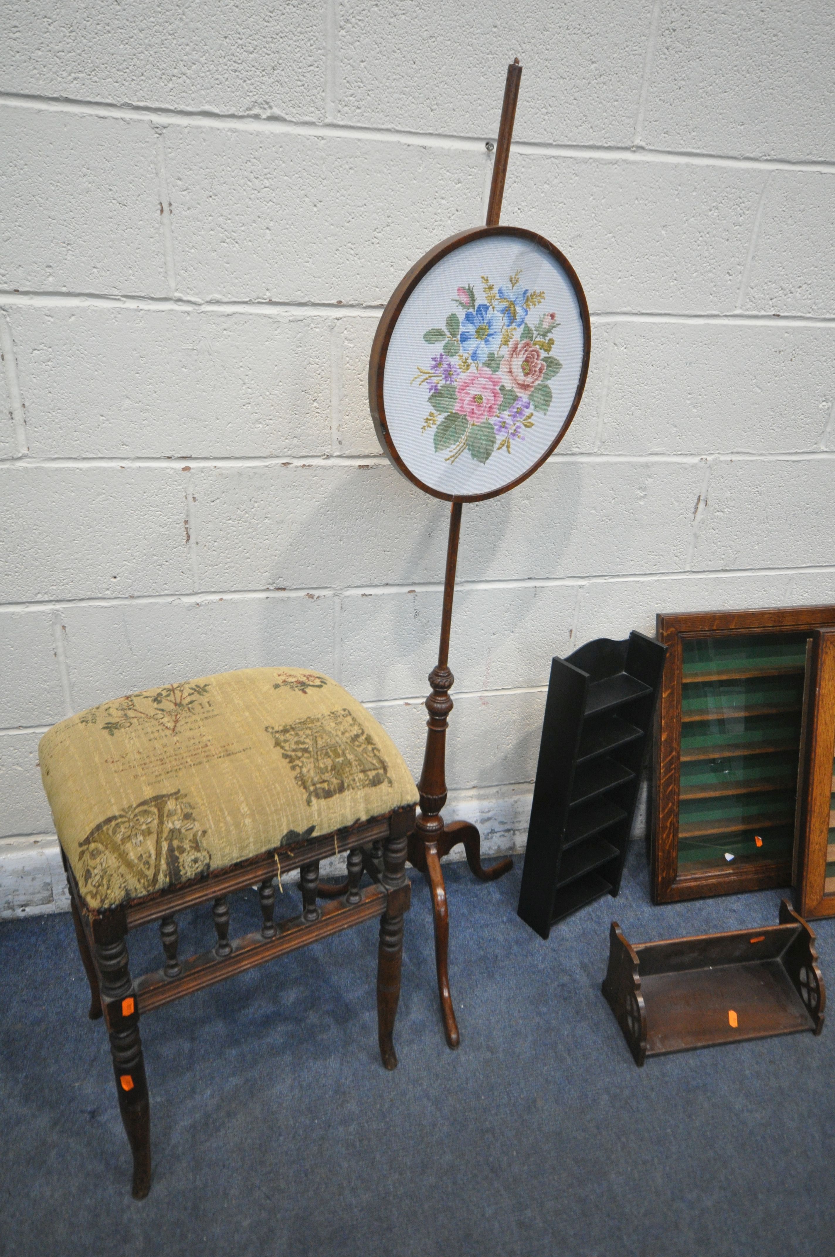 AN EDWARDIAN MAHOGANY PIANO STOOL, a Georgian style pole screen, two oak collectors display cases, - Bild 3 aus 3