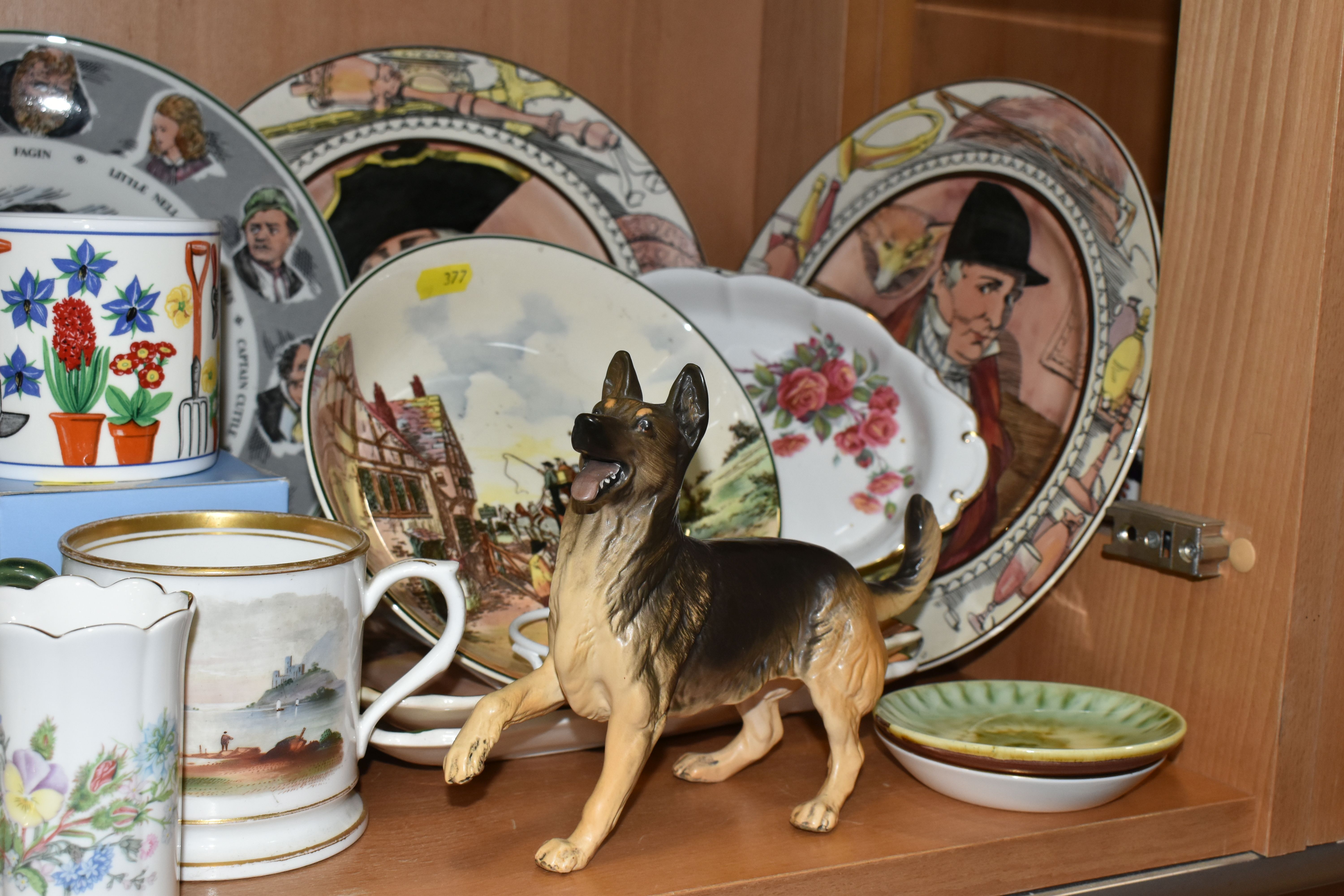 A GROUP OF NAMED CERAMICS, comprising a Royal Doulton 'Old English Coaching Scenes' dish , four - Bild 2 aus 8
