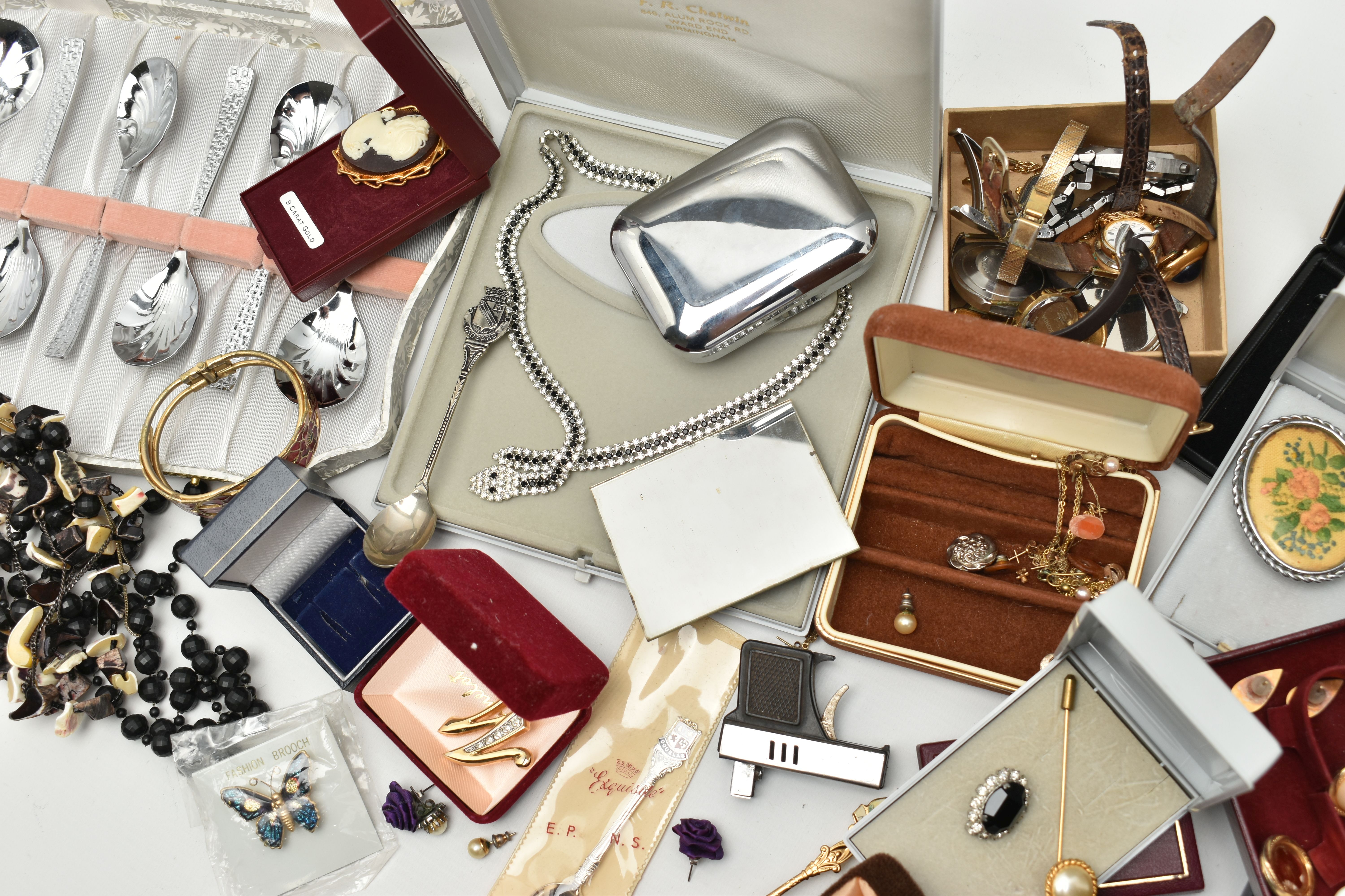 A BOX OF ASSORTED JEWELLERY AND WATCHES, to include a pair of 'Monet' stud earrings, a pair of ' - Image 5 of 5