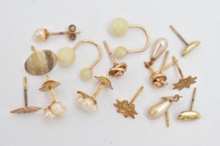 A SMALL ASSORTMENT OF JEWELLERY, a selection of yellow metal and imitation pearl earrings,