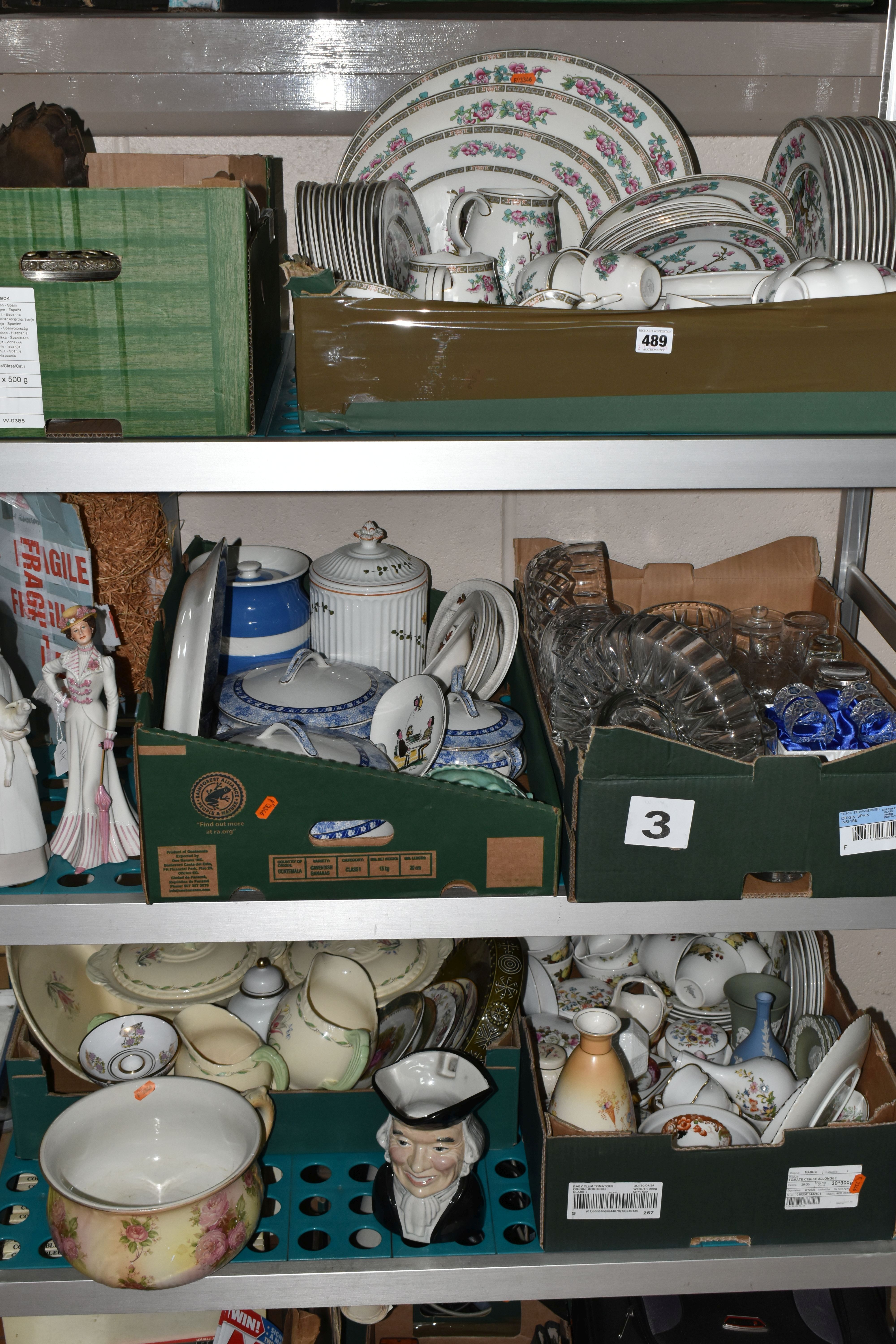 SIX BOXES AND LOOSE CERAMICS AND DINNERWARE, to include a Maddock 'Indian Tree' pattern dinner