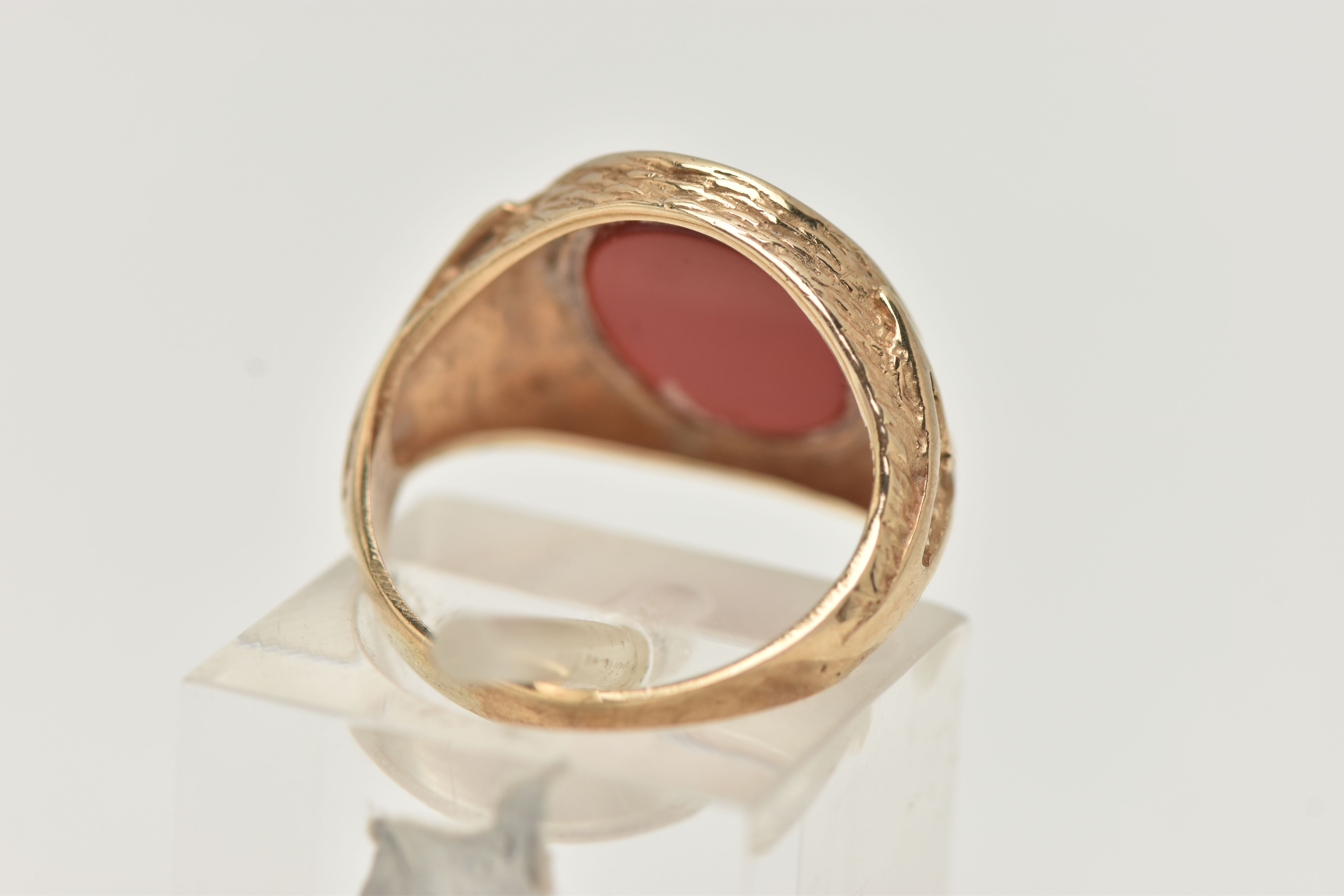 A 9CT GOLD SIGNET RING, designed as an oval carnelian panel within a tapered ring mount with - Image 3 of 4