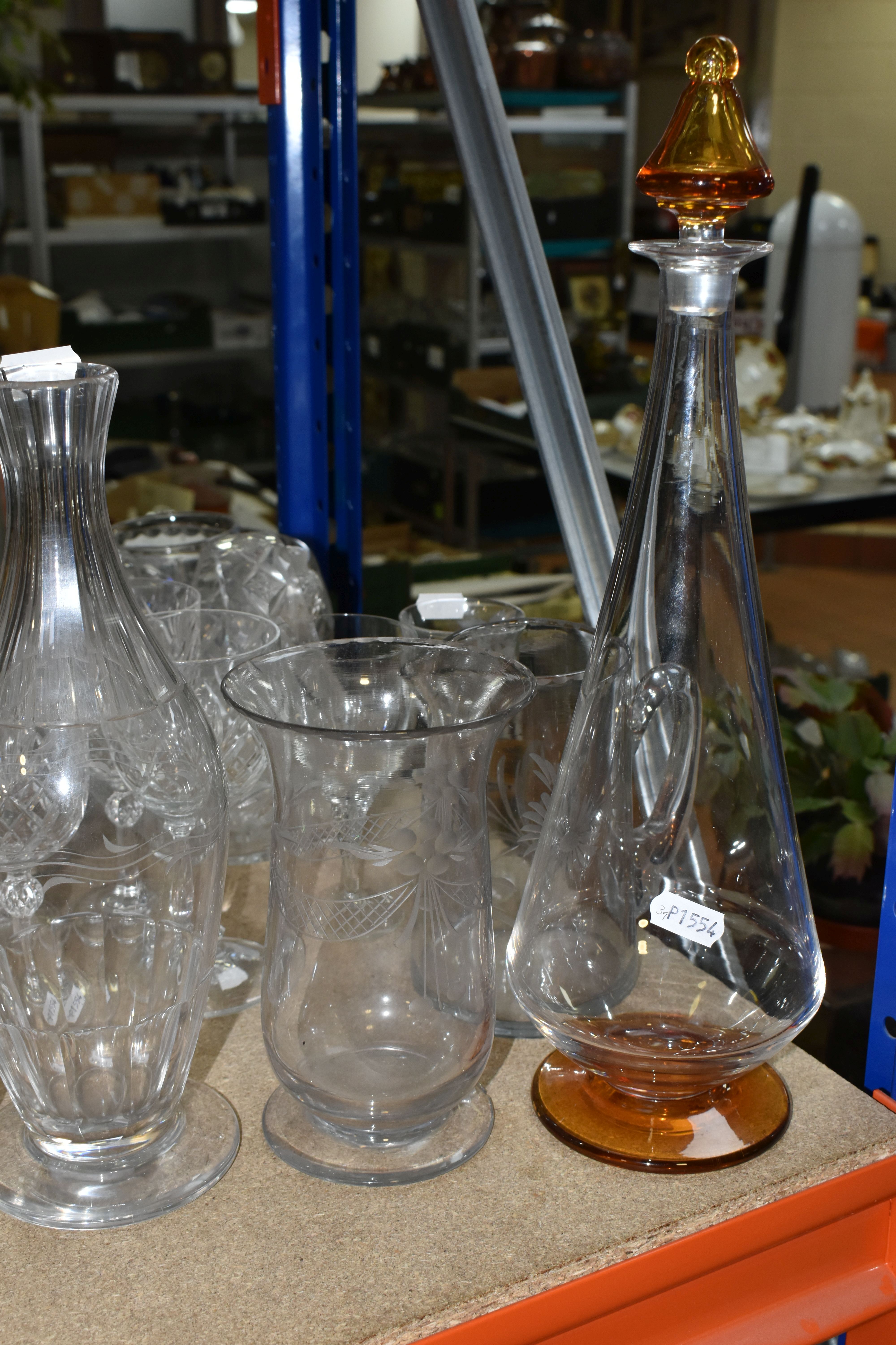 A LARGE VARIETY OF CRYSTAL CUT DECANTERS, GLASSES, ETC, including two 'Royal Brierley' vases and a - Bild 8 aus 8