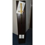 A REPRODUCTION FRANKLIN MINT SWORD OF NAPOLEON WITH WOODEN DISPLAY BOARD AND CERTIFICATES, gold