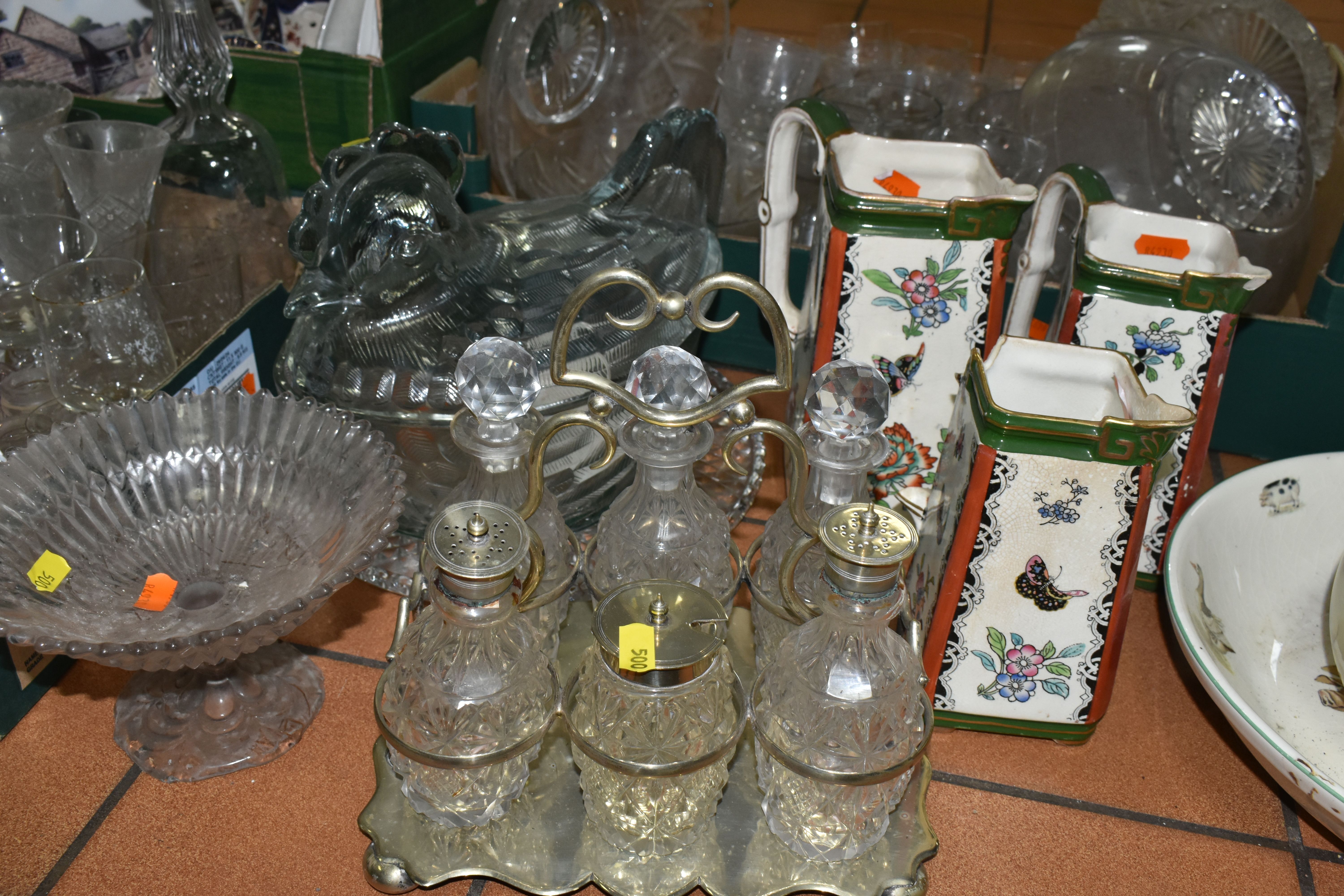 THREE BOXES OF GLASSWARE AND CERAMIC KITCHENWARE to include a variety of collectable plates from - Image 3 of 6
