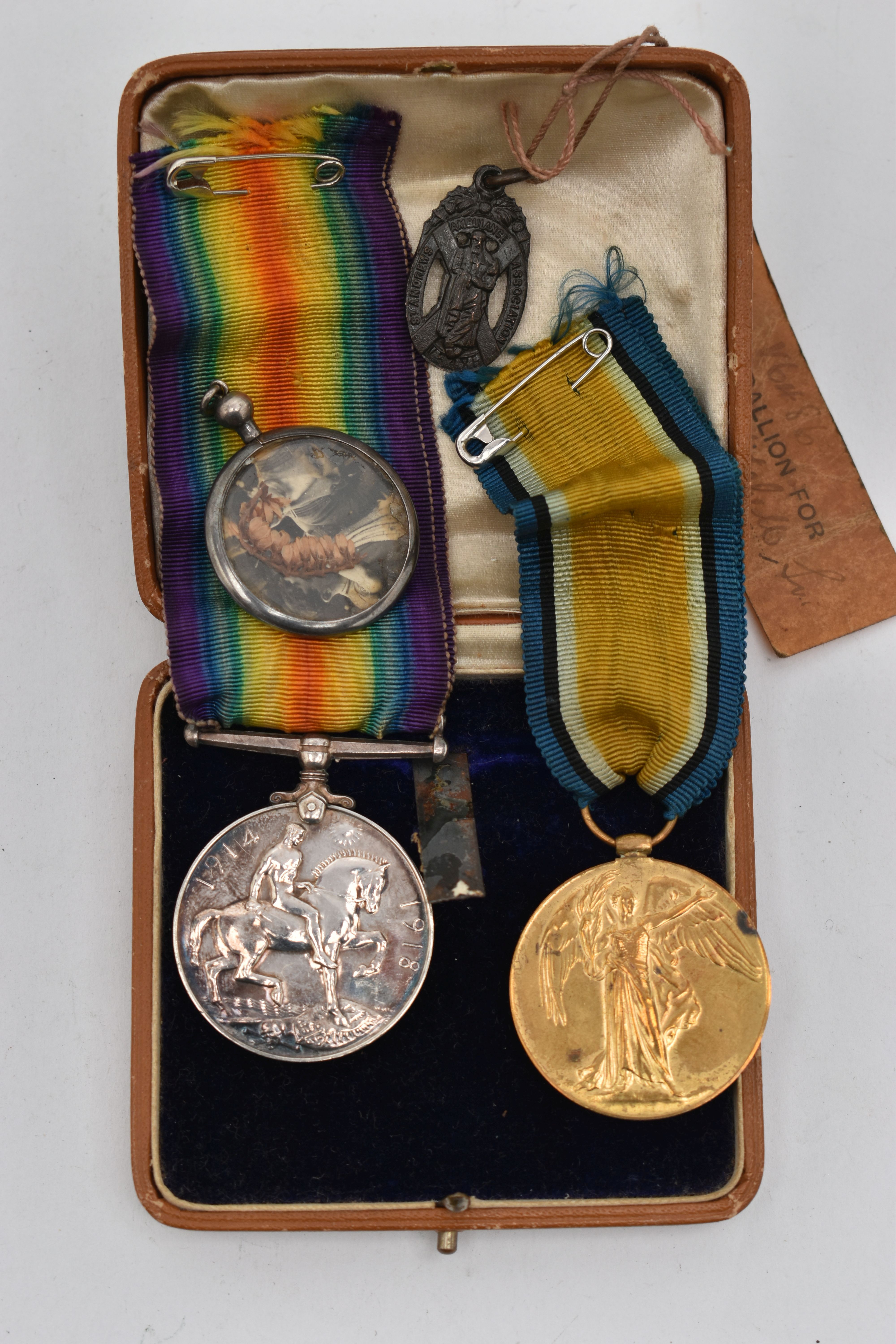 A PAIR OF WWI MEDALS, to include a George V 1914-1918 medal with ribbon, a Great War medal with