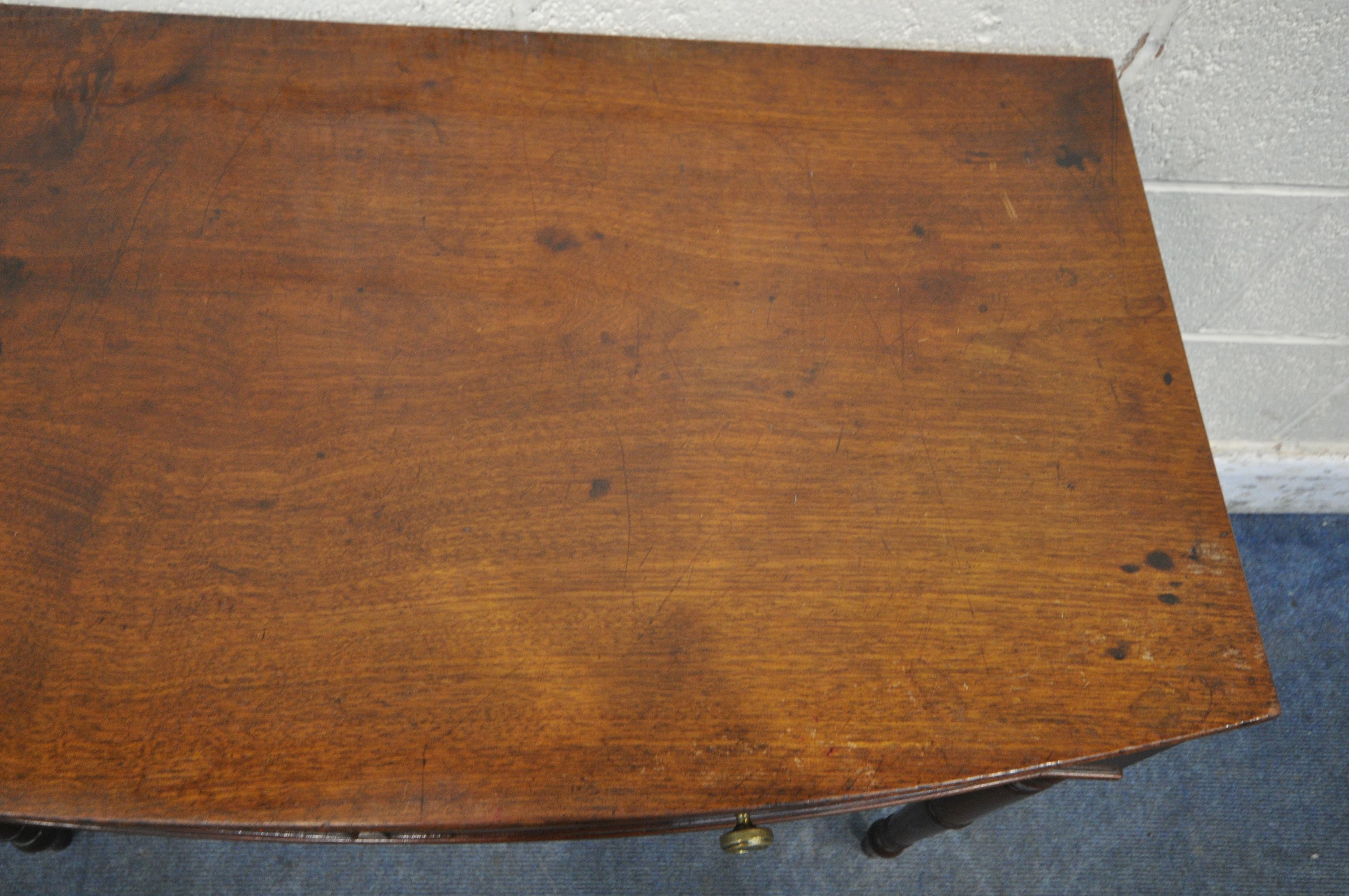 A GEORGIAN STYLE MAHOGANY BOWFRONT SIDE TABLE, with two drawers, on turned legs, width 97cm x - Bild 3 aus 3