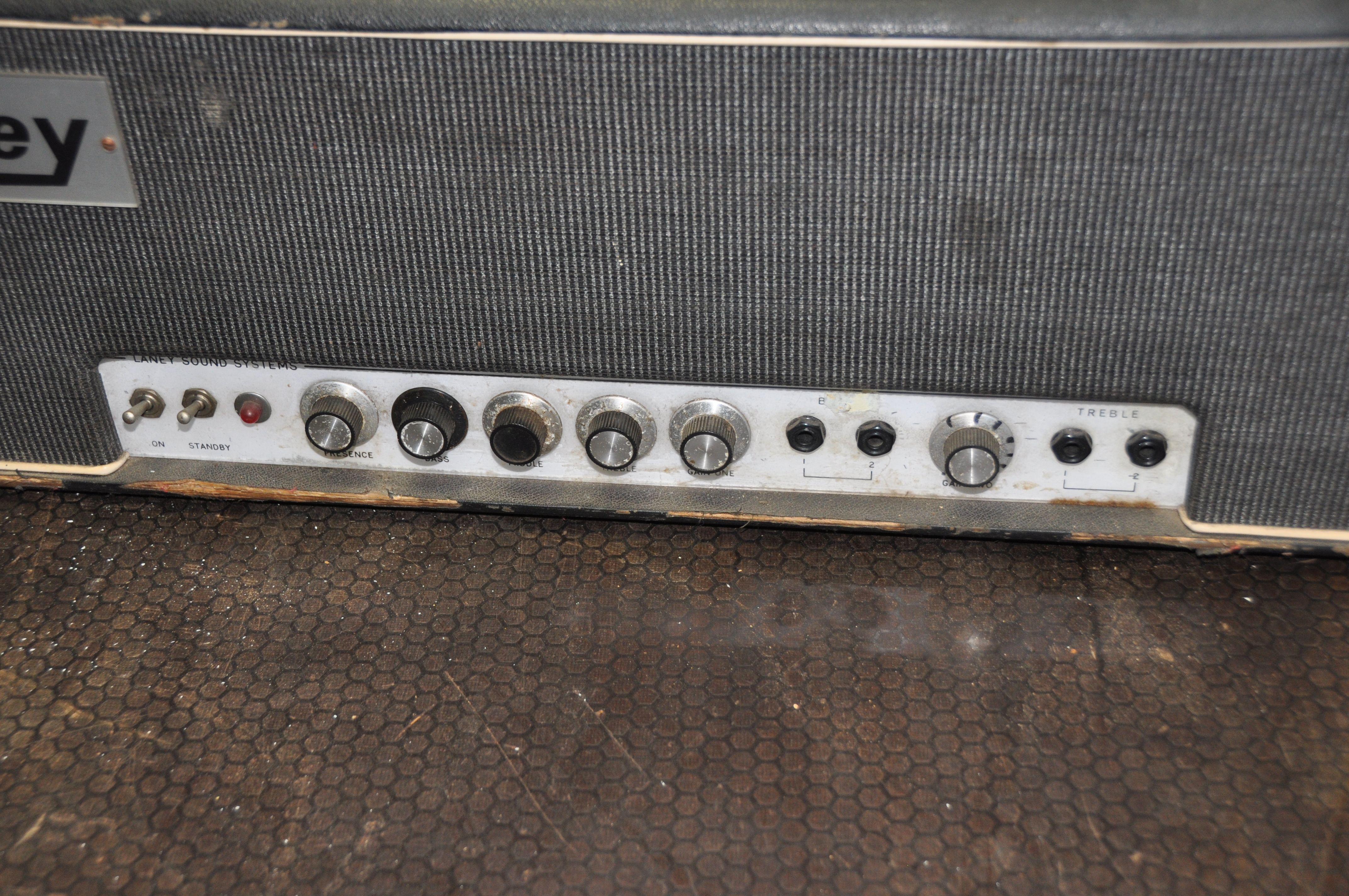 AN EARLY LANEY 100 WATT VALVE GUITAR AMPLIFIER HEAD Serial Number 326 (no power cable so UNTESTED)( - Image 2 of 6