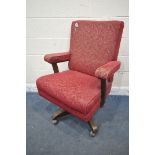 A 1940'S OAK SWIVEL CHAIR, on casters (condition report: worn fabric)