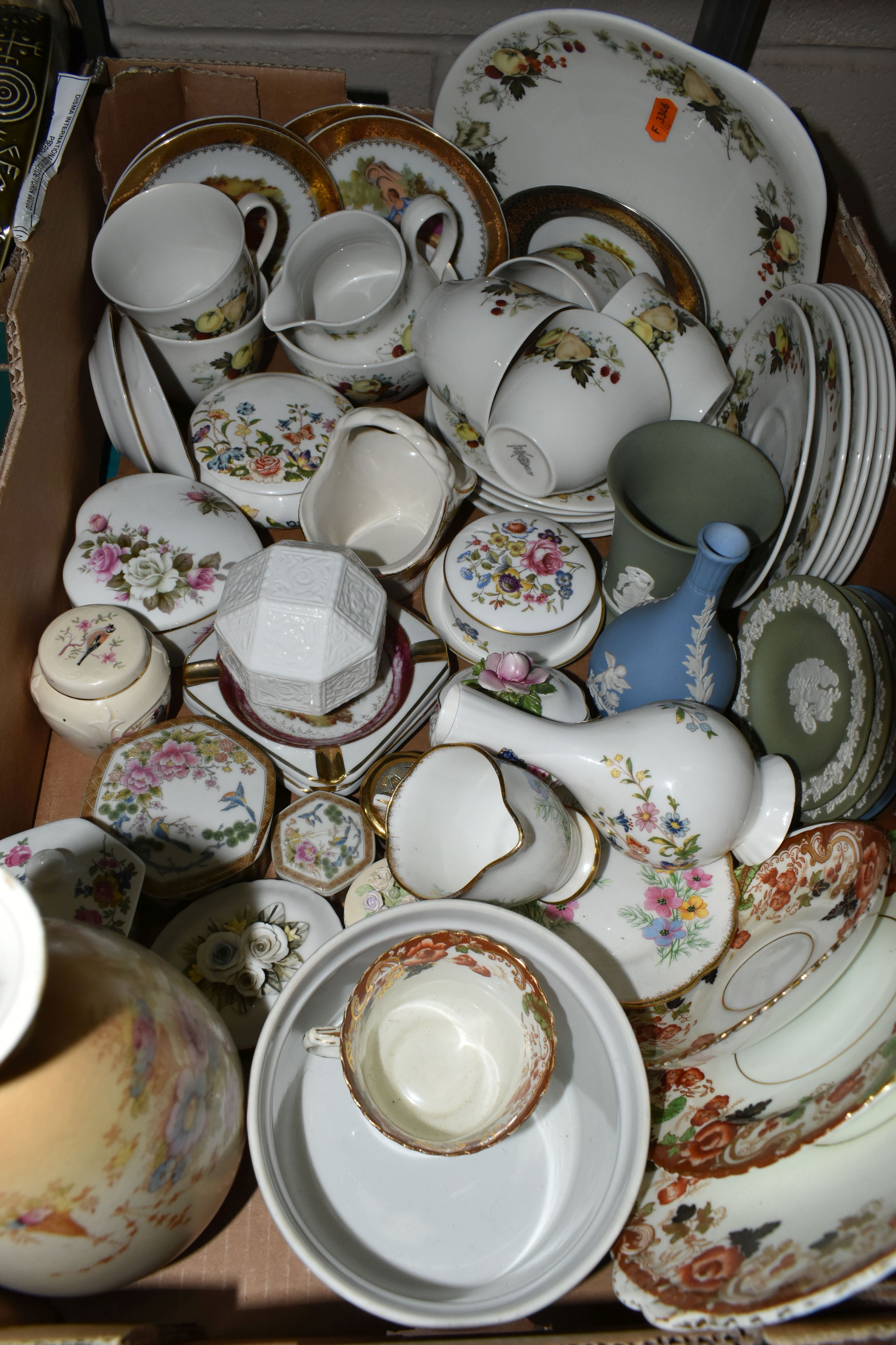 SIX BOXES AND LOOSE CERAMICS AND DINNERWARE, to include a Maddock 'Indian Tree' pattern dinner - Image 9 of 9