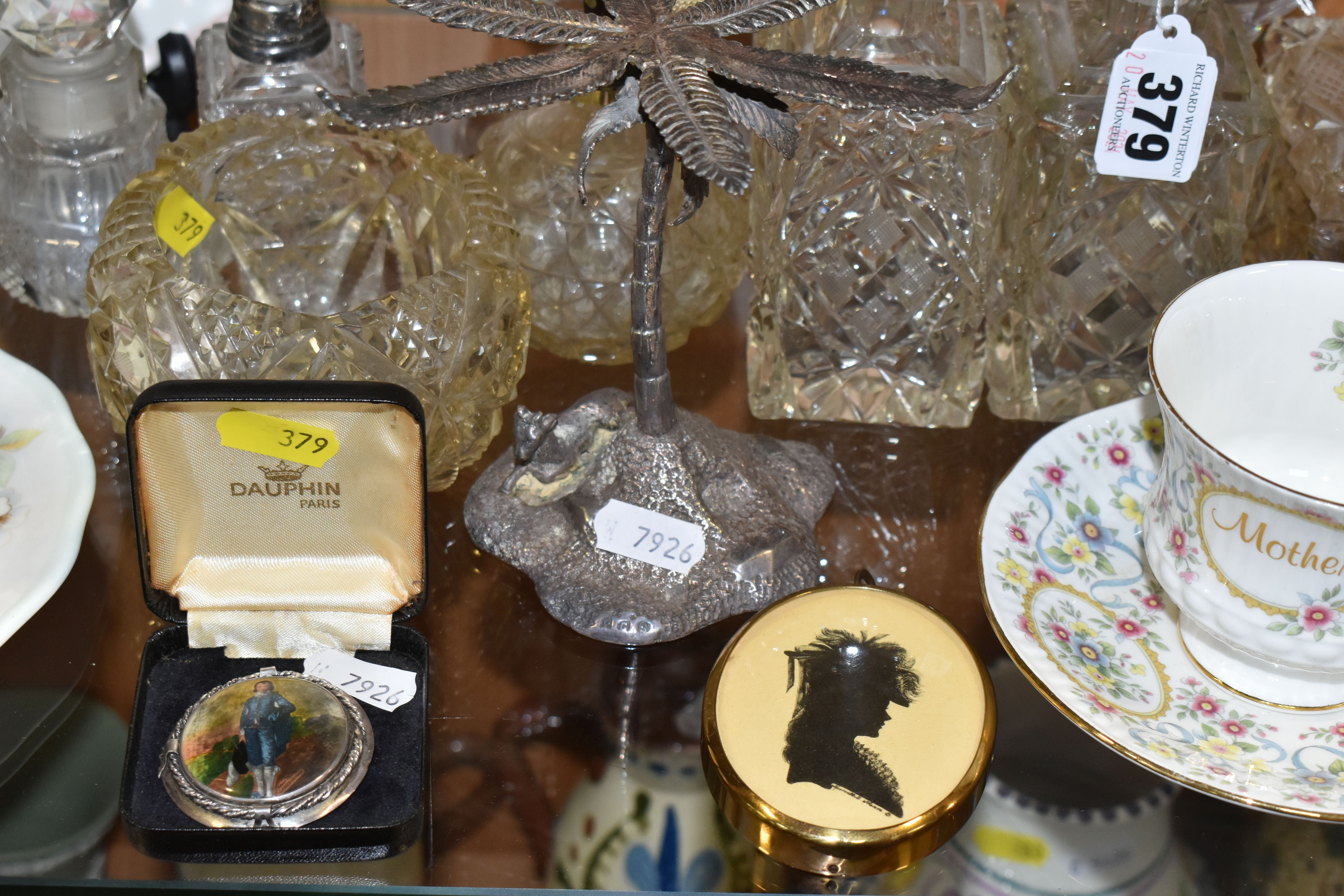 A GROUP OF VICTORIAN CUT CRYSTAL AND CERAMICS, to include a Royal Albert 'Memories' pattern tennis - Bild 4 aus 10