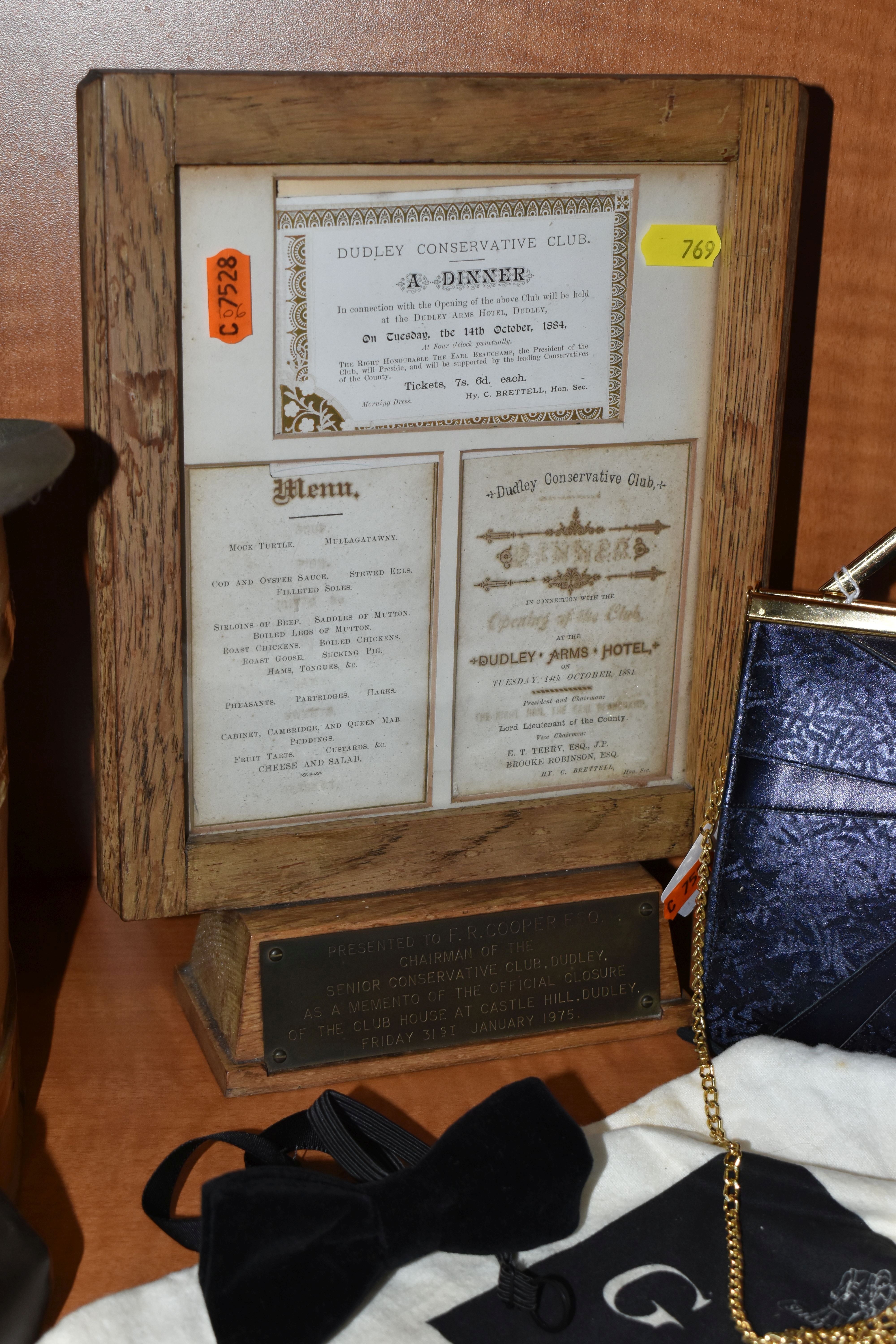 AN OAK FRAME CONTAINING A DUDLEY CONSERVATIVE CLUB TICKET, MENU CARD AND PROGRAMME FOR A DINNER IN - Image 6 of 12