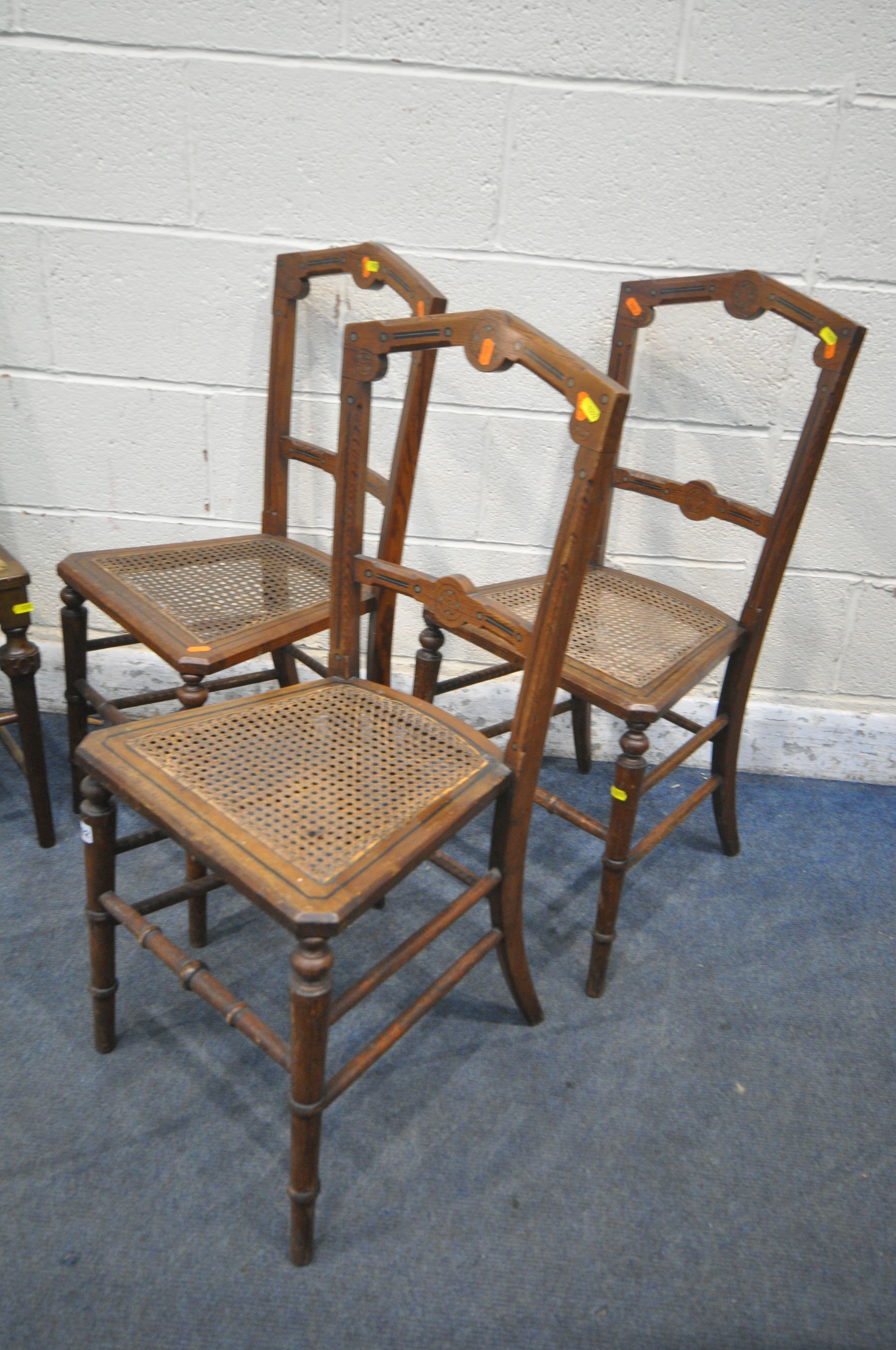 TWO SETS OF THREE EDWARDIAN CHAIRS, along with an oak gate leg table (condition report: - Bild 2 aus 4
