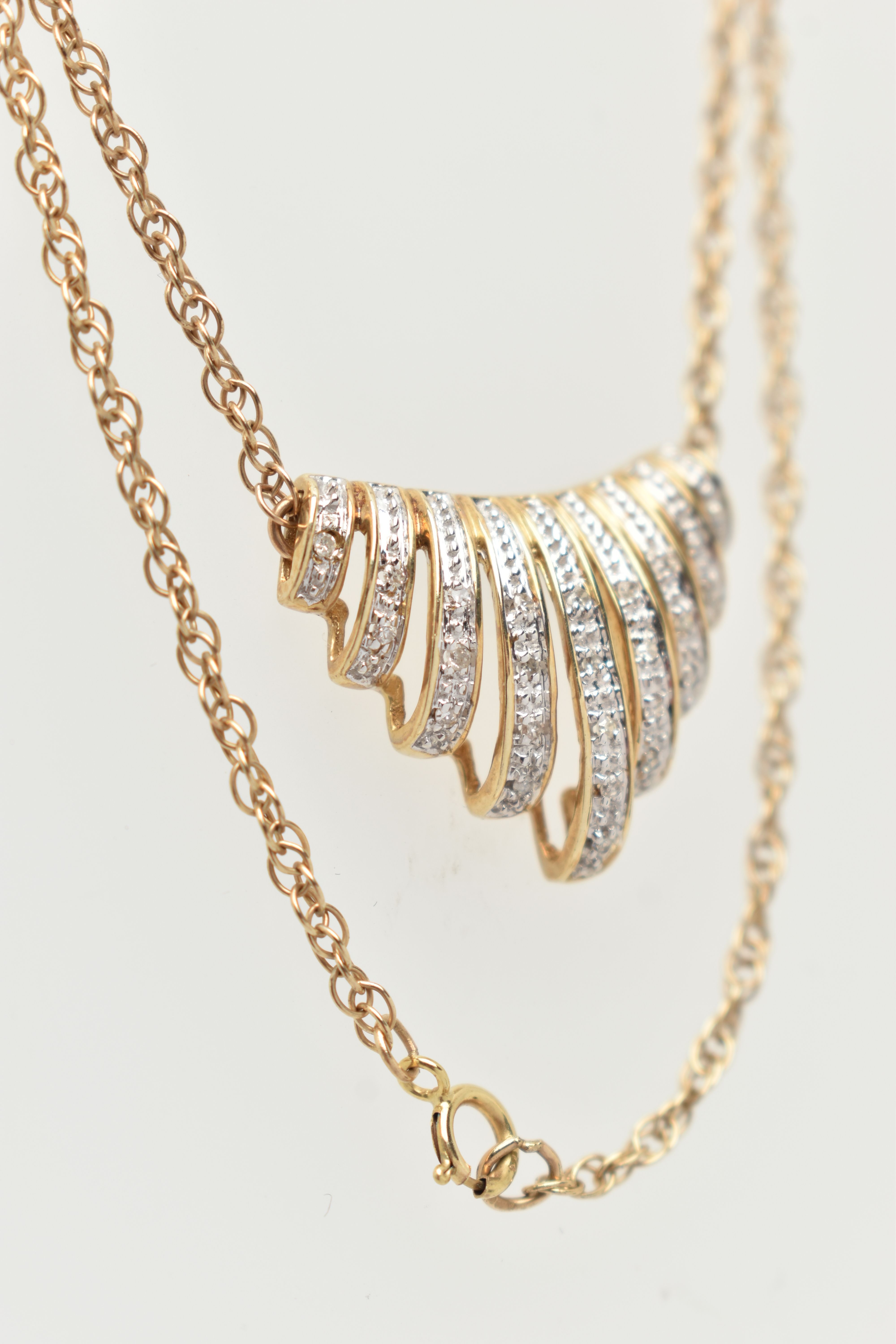 A 9CT GOLD DIAMOND NECKLACE, designed as a central panel of graduated lines set with single cut - Bild 3 aus 5