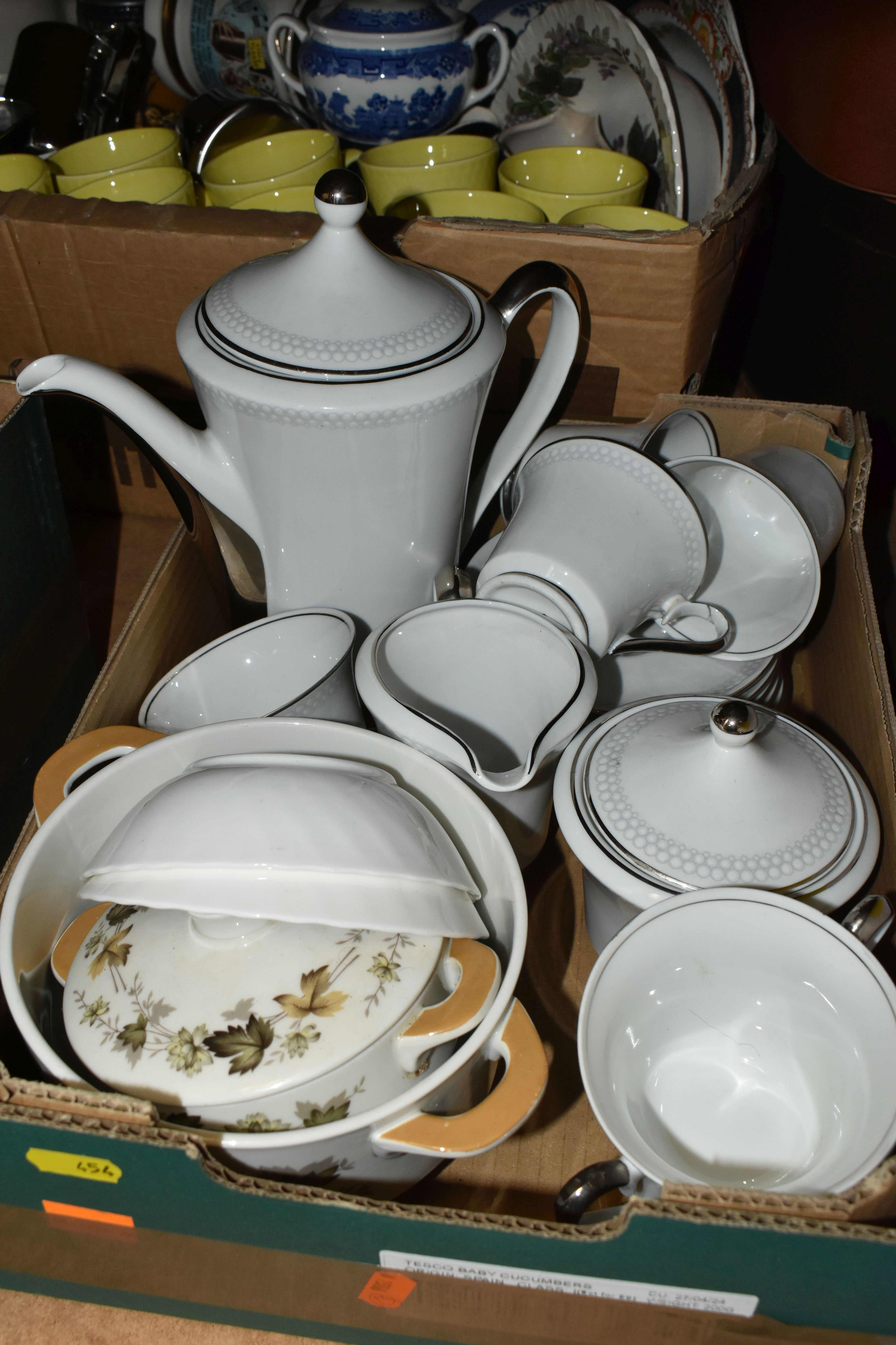 SIX BOXES OF GLASSWARE AND TABLEWARE to include a large variety of 'Royal Doulton' kitchenware in - Image 4 of 7