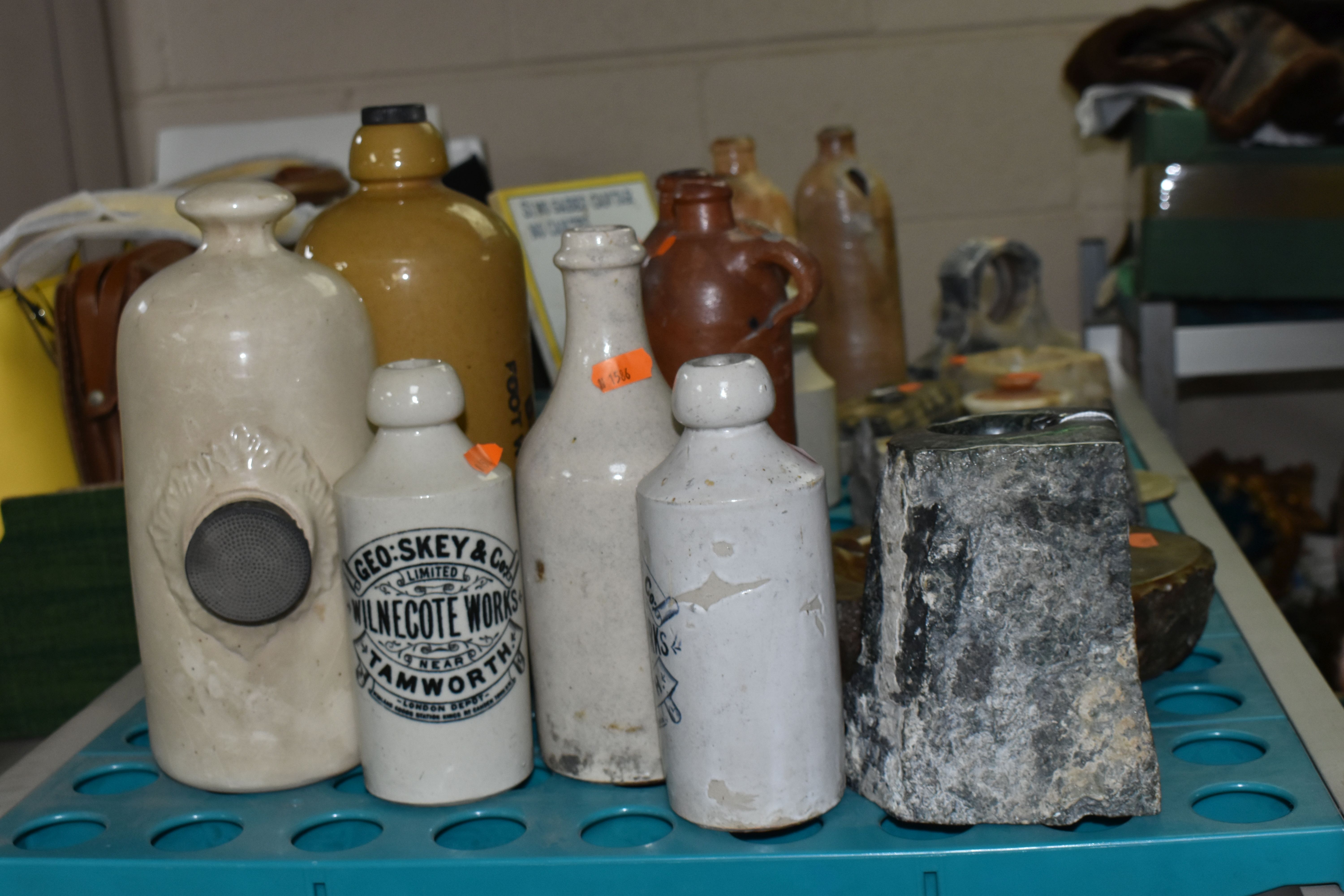 A GROUP OF EARLY 20TH CENTURY STONEWARE BOTTLES AND OTHER SUNDRIES, comprising four stoneware - Bild 6 aus 6