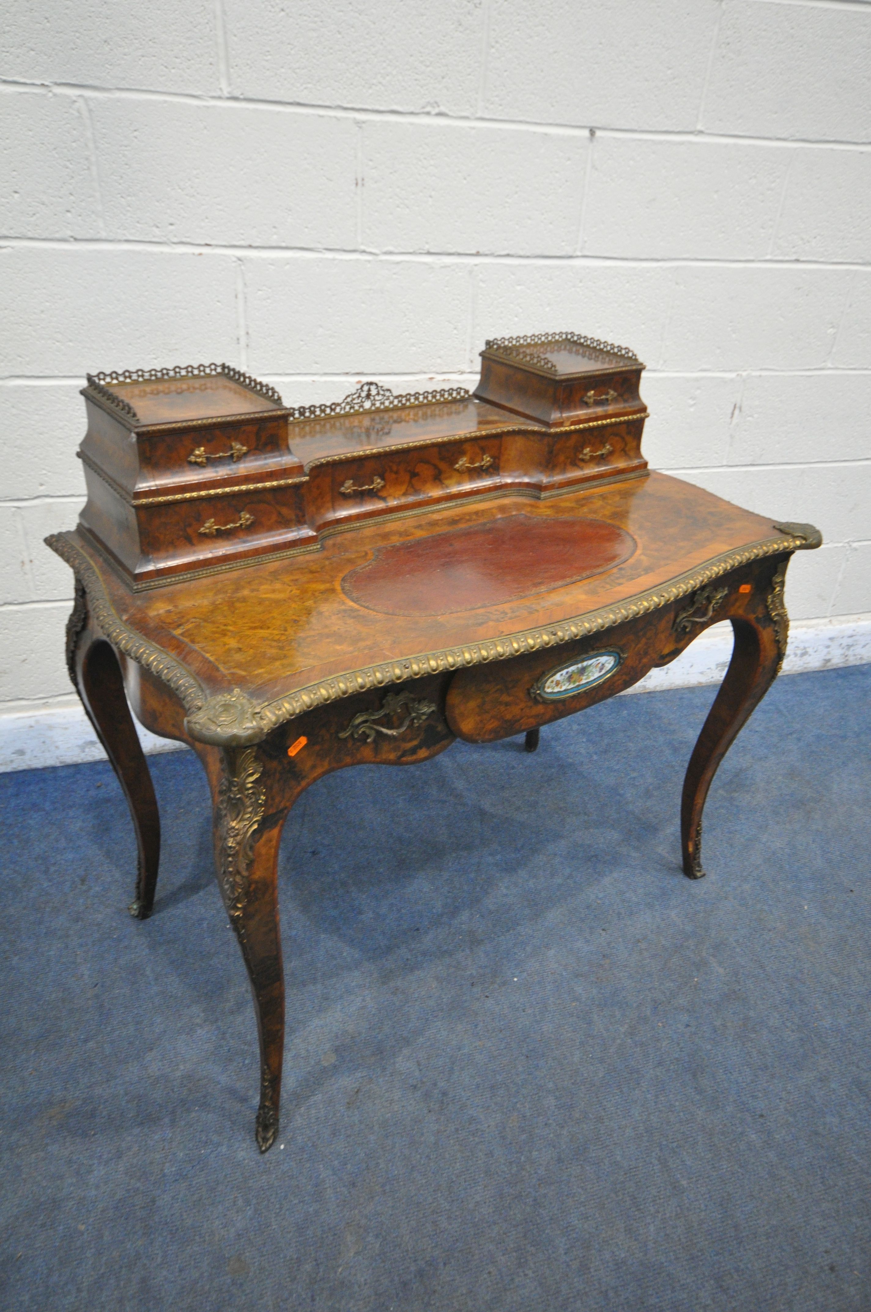 A VICTORIAN BURR WALNUT AND ROSEWOOD CROSSBANDED LADIES WRITING TABLE, with gilt brass mounts, the