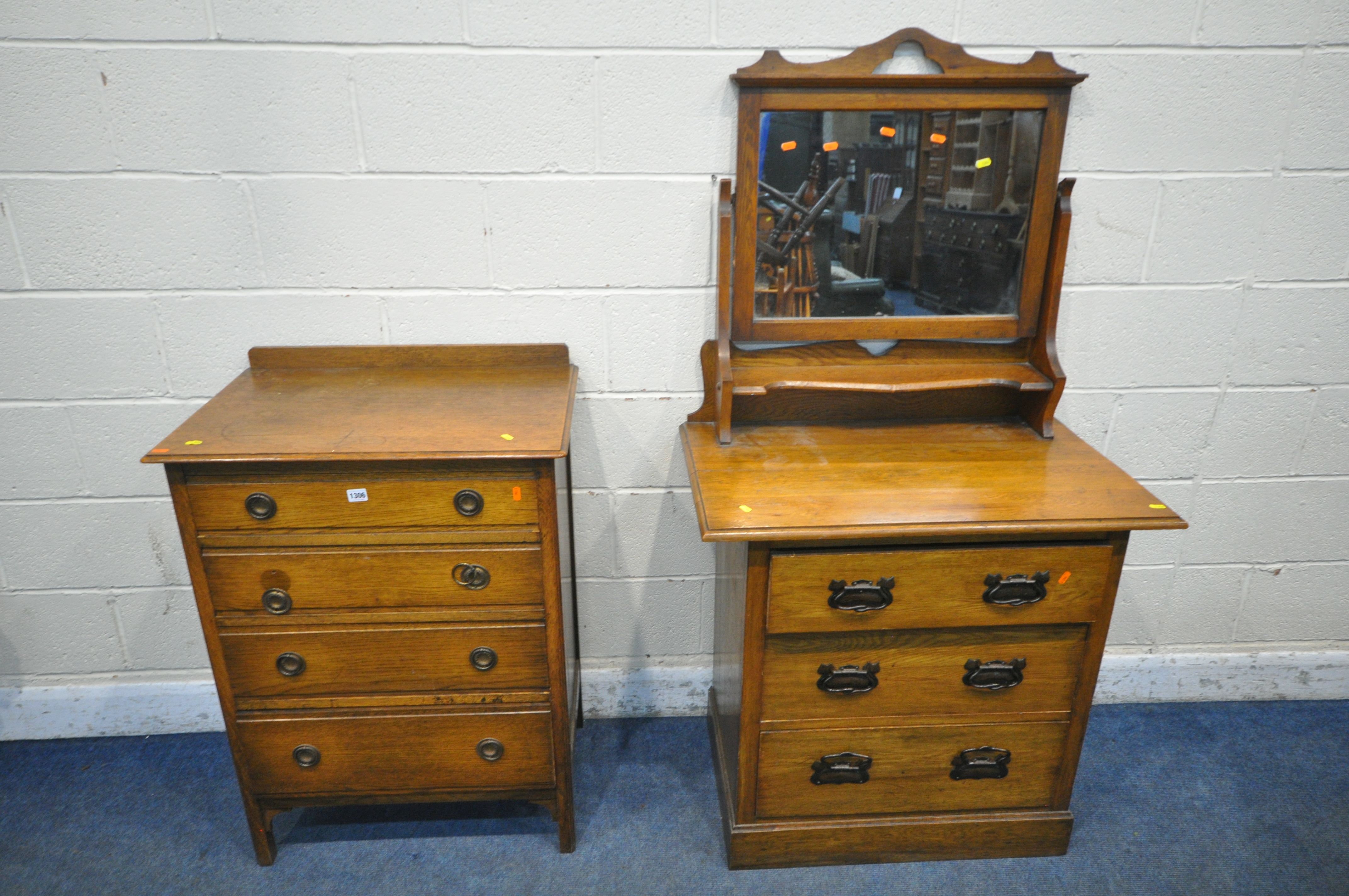 AN EARLY 20TH CENTURY OAK DRESSING CHEST, with a single mirror, and three drawers, width 84cm x