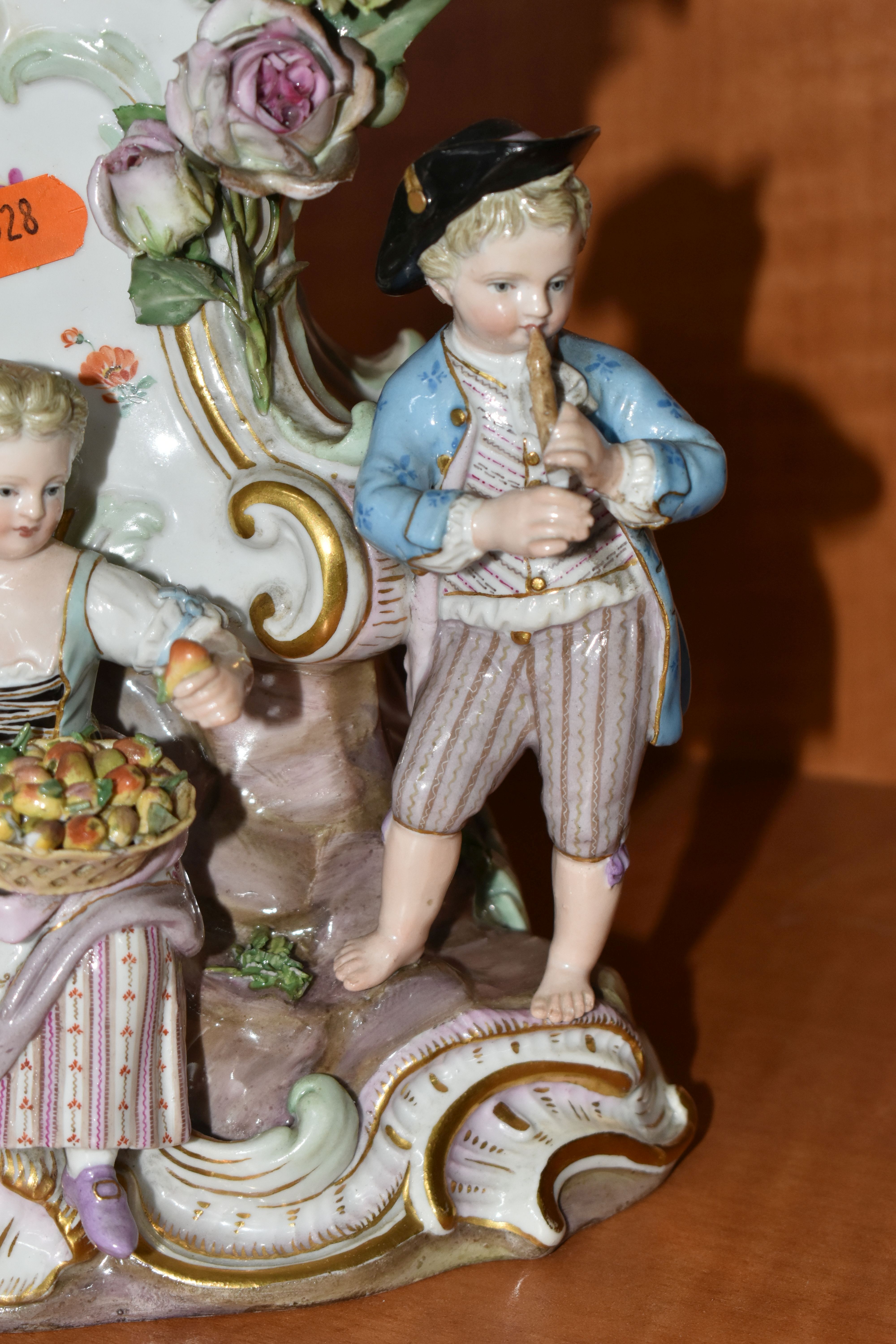 A LATE 19TH CENTURY MEISSEN PORCELAIN FIGURAL MANTEL CLOCK OF BALLOON SHAPE, mould no .572, with - Image 6 of 16